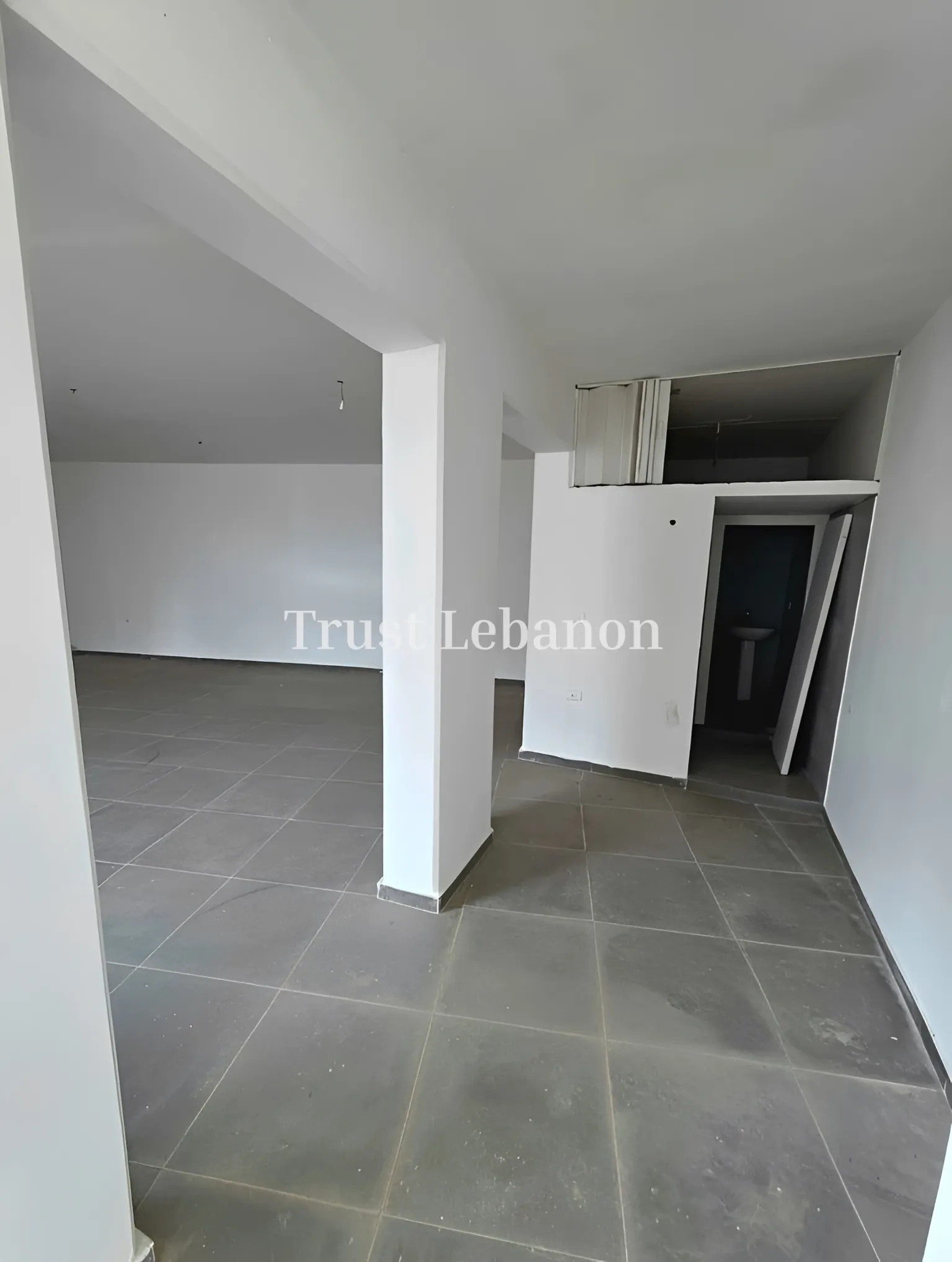 Shop for sale in Dbayeh