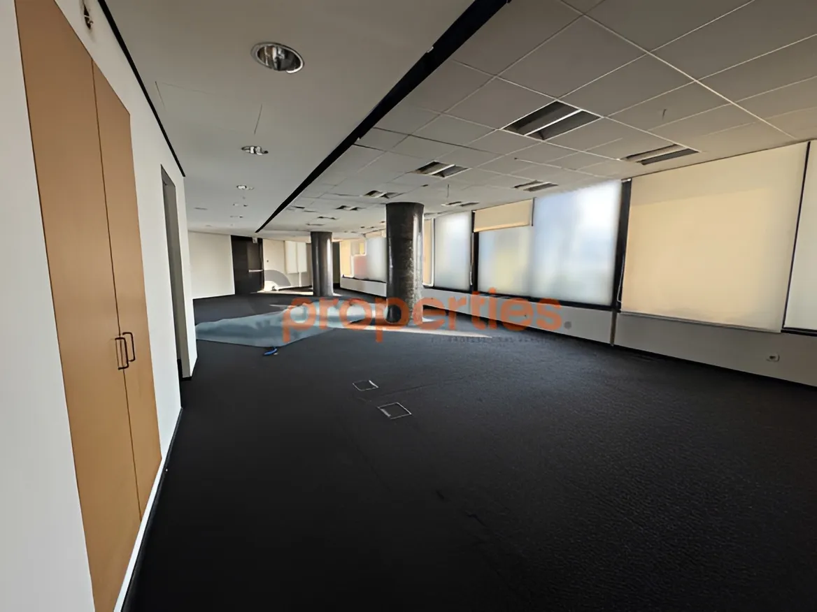Office for Rent in Forn El Chebbak