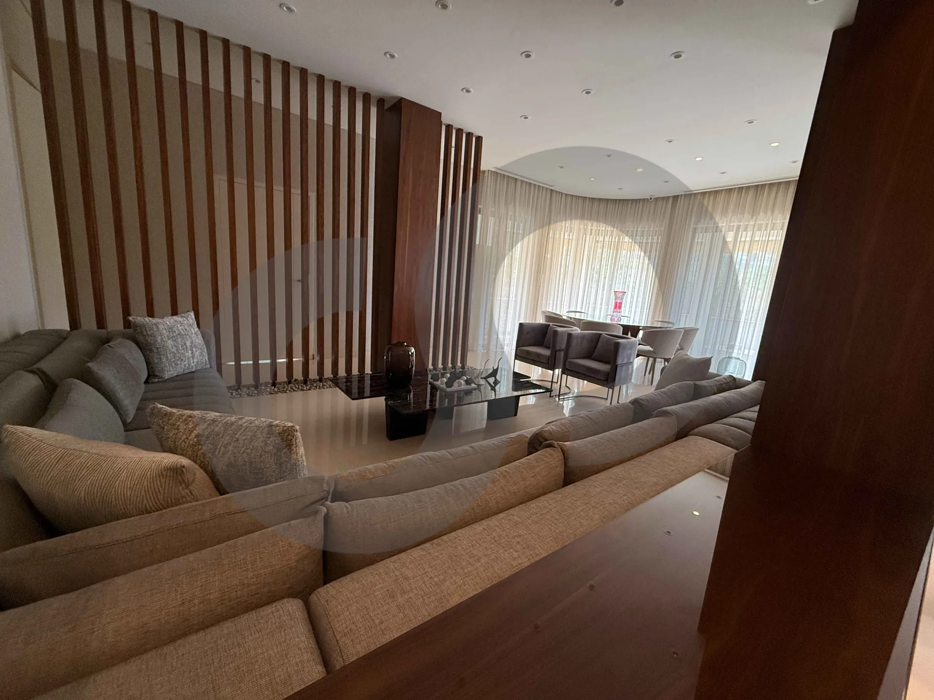 Building for Sale in Raoucheh