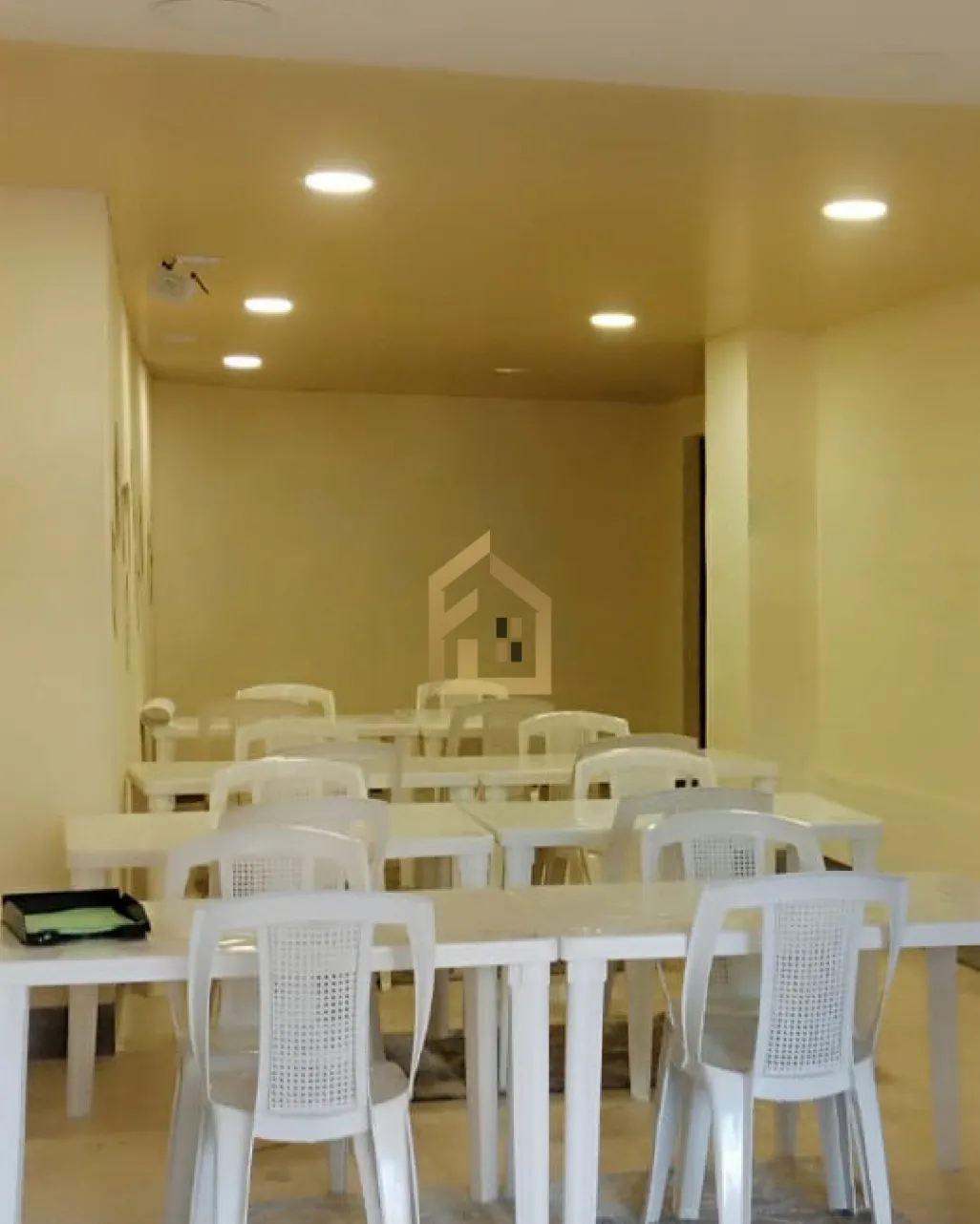 Shop for rent in Ballouneh, Lebanon