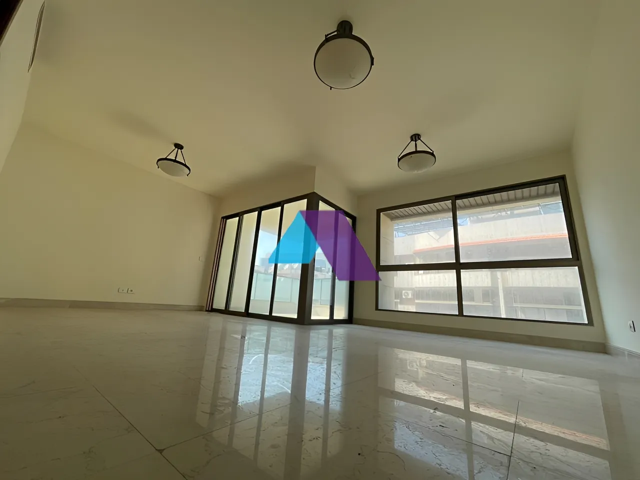 Apartment for Sale in Ain Al Mraiseh - 3 bed, 3 bath