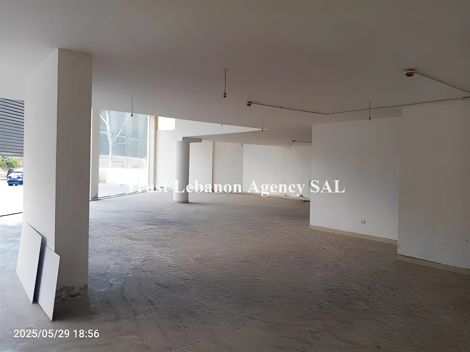 Commercial Property For Rent in Beirut, Ain El Tineh