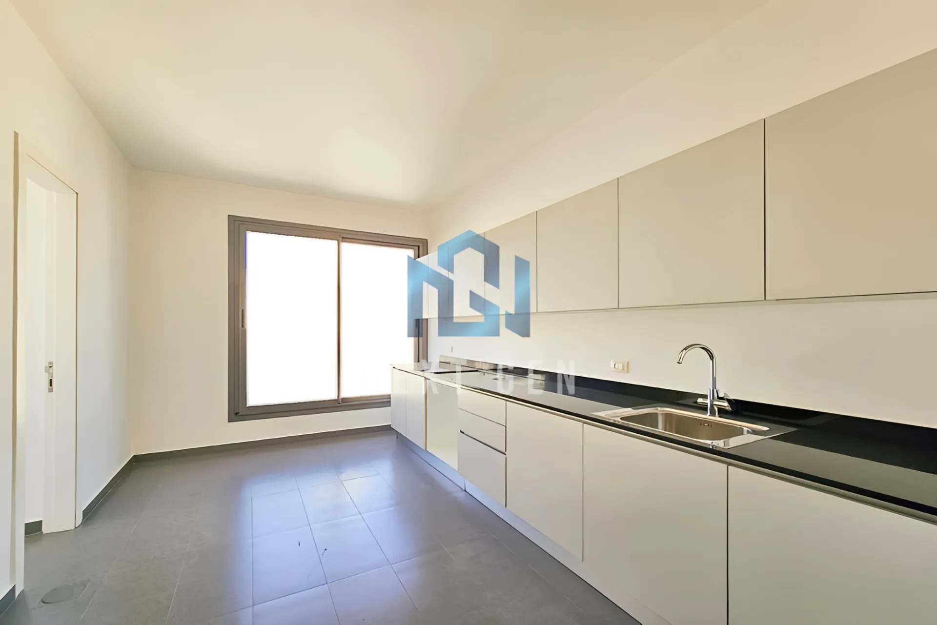 Apartment for sale in Kraytem, Beirut, Lebanon - 3 bed, 4 bath
