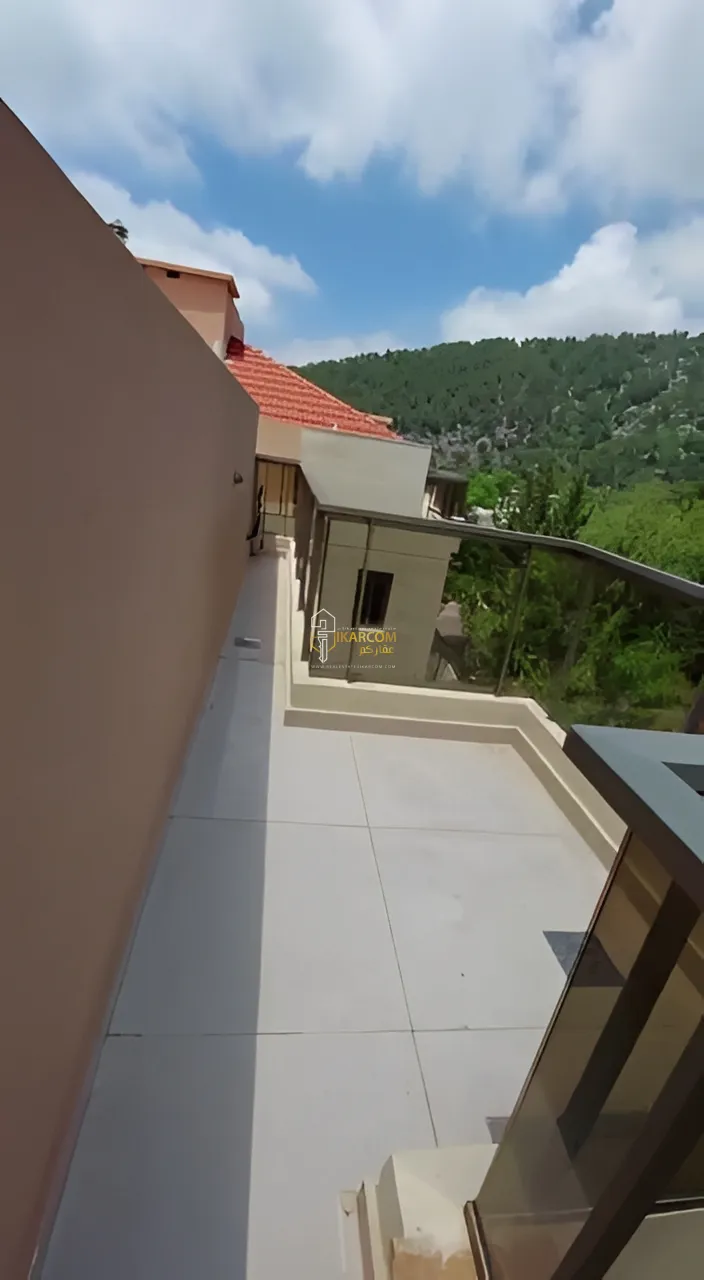 Duplex for sale in Jouret El Ballout, Lebanon - 3 bed, 5 bath