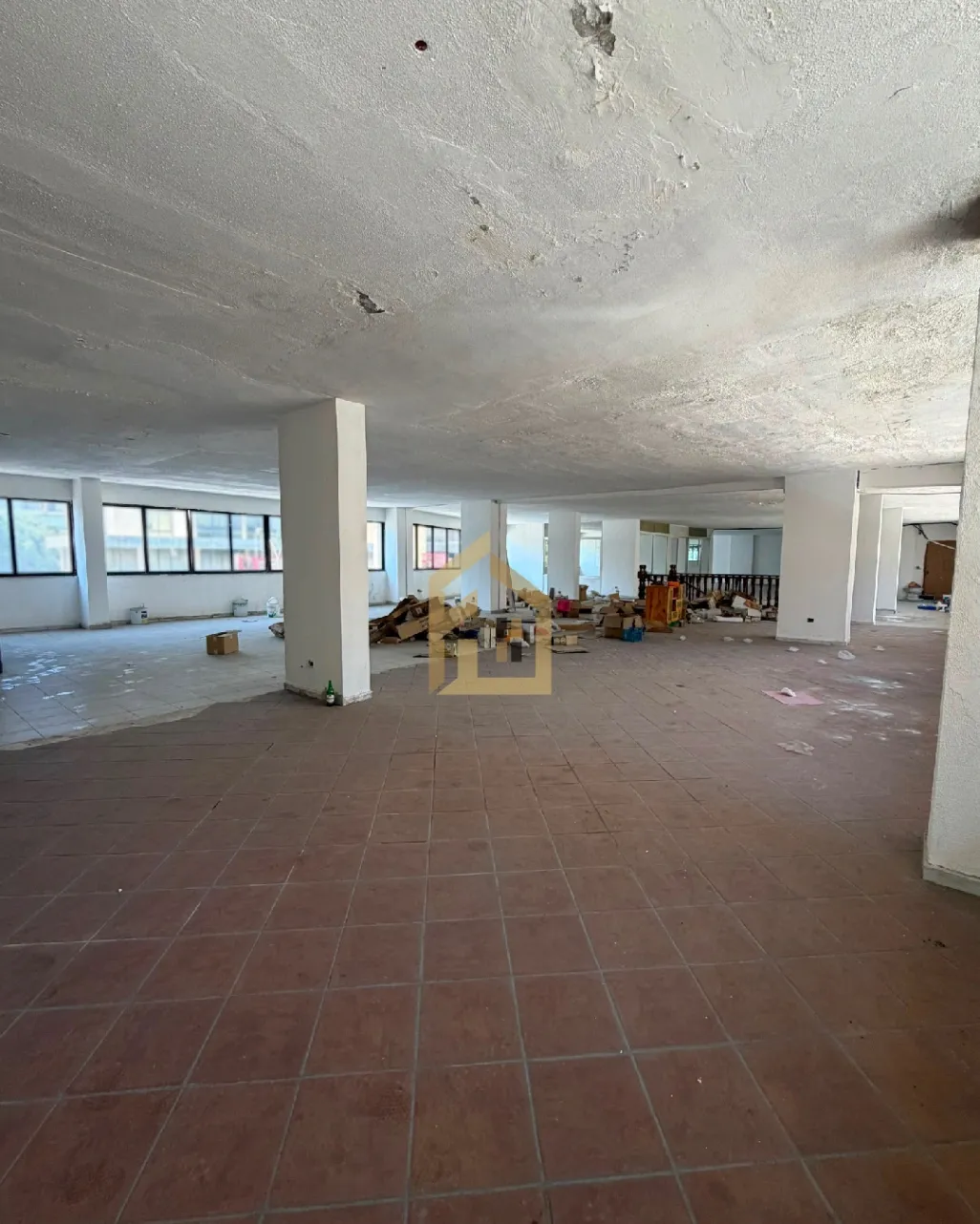 Showroom for rent in Dekwaneh, Lebanon