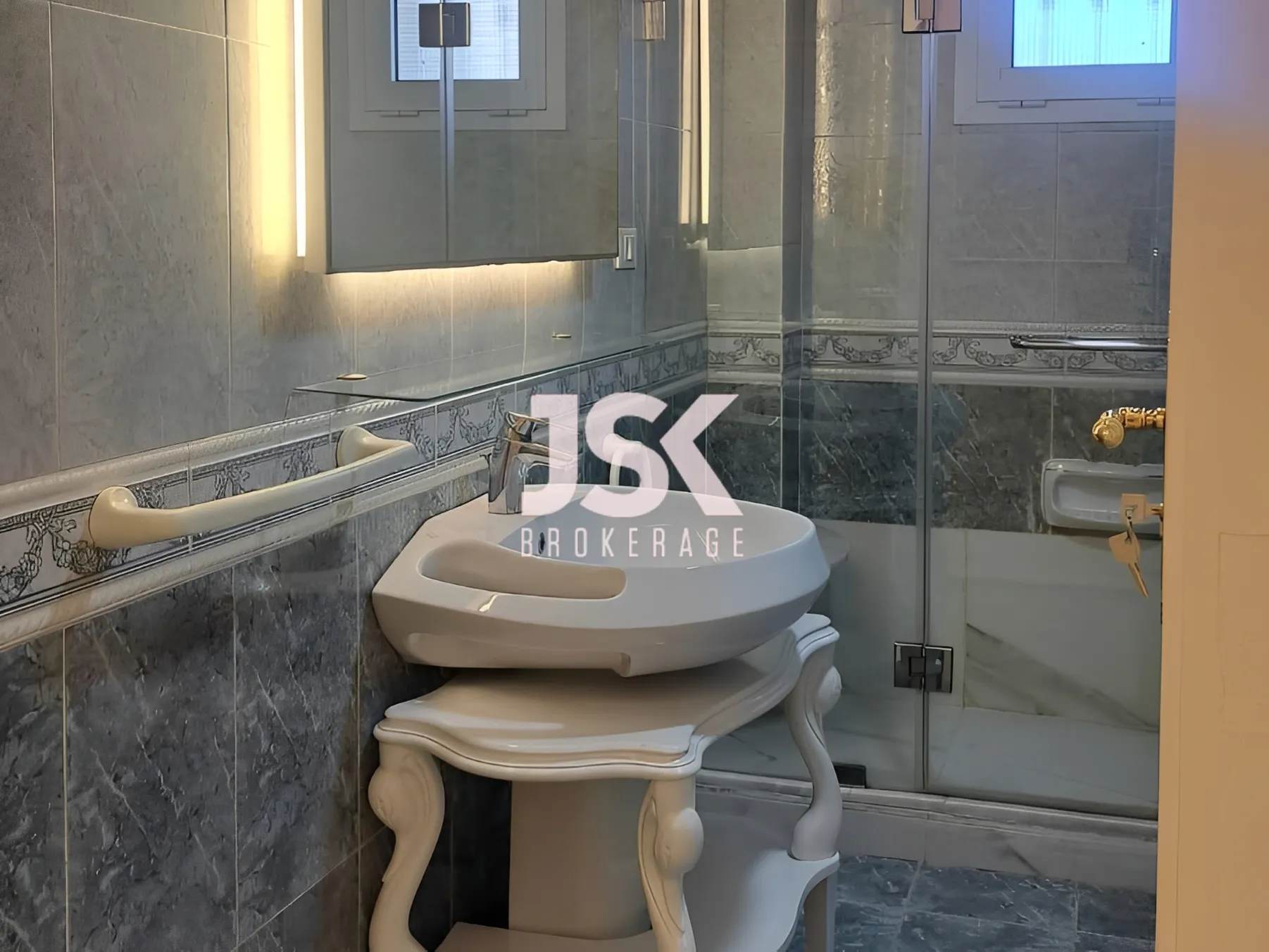 Apartment for Rent in Ramleh Al Bayda, Beirut, Lebanon