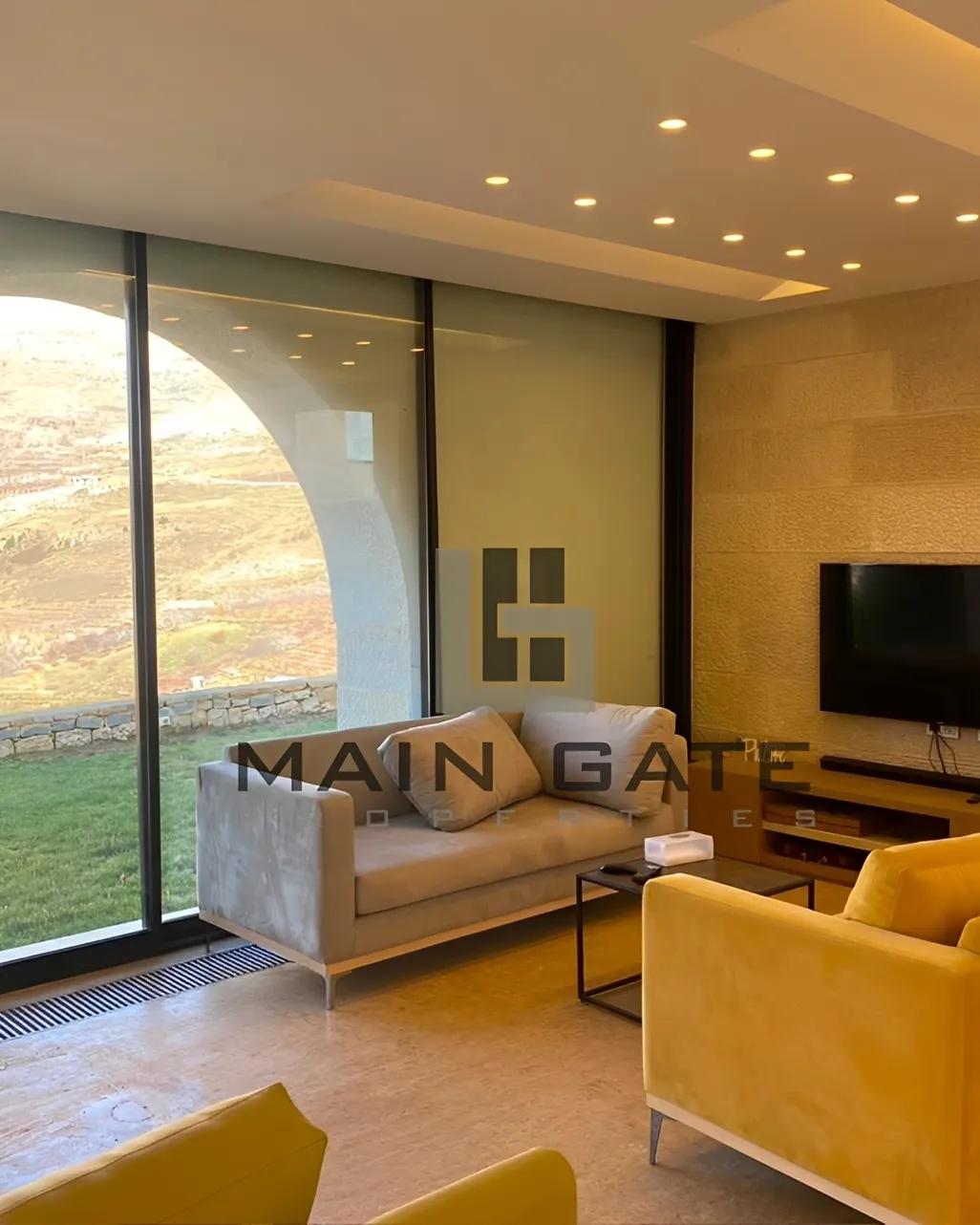 Villa for sale in Zaarour