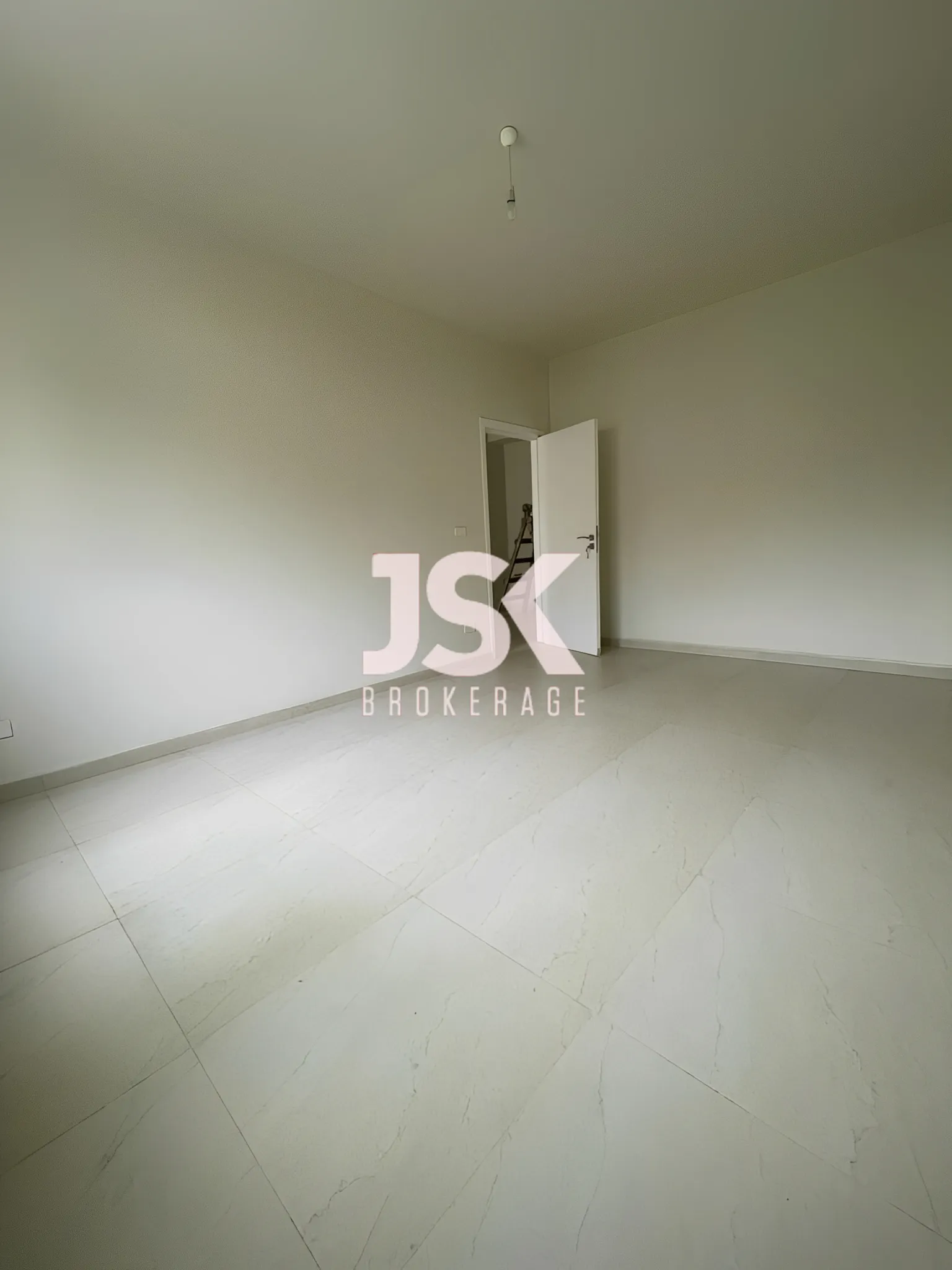 Office for Sale in Fatqa