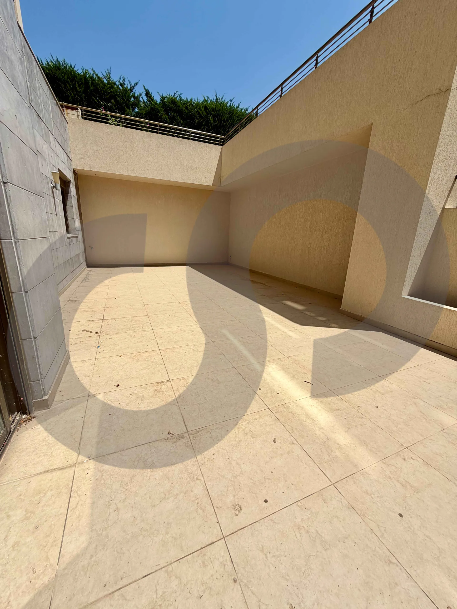 Building for Sale in Adma w Dafnah