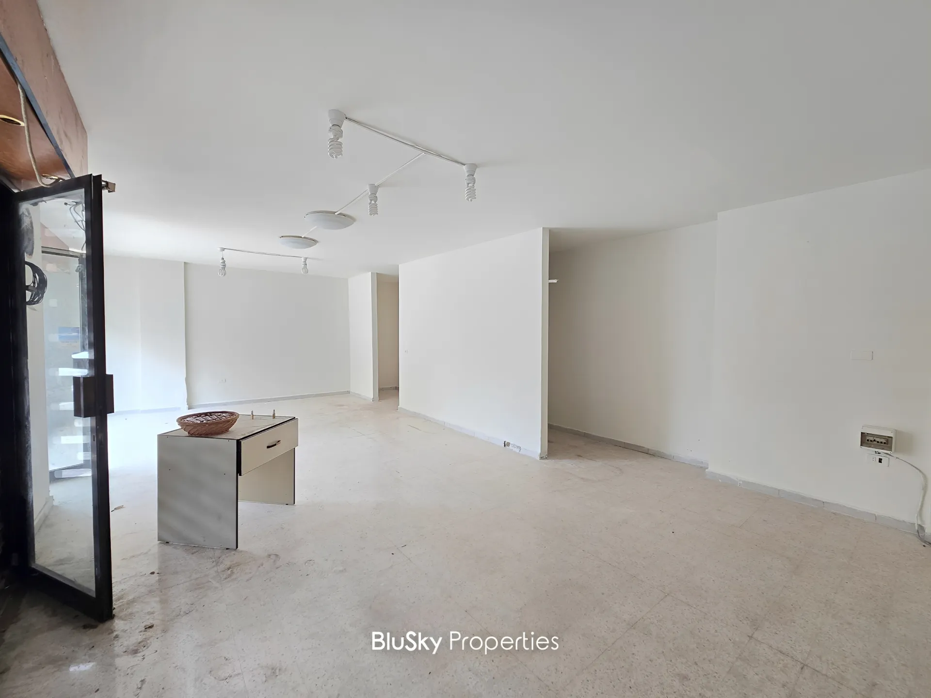 Shop for rent in Mansourieh