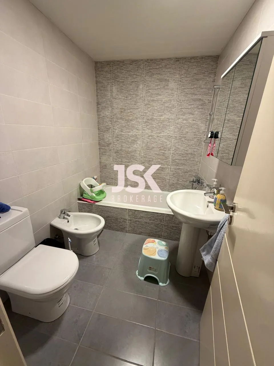 Apartment for Rent in Aamchit