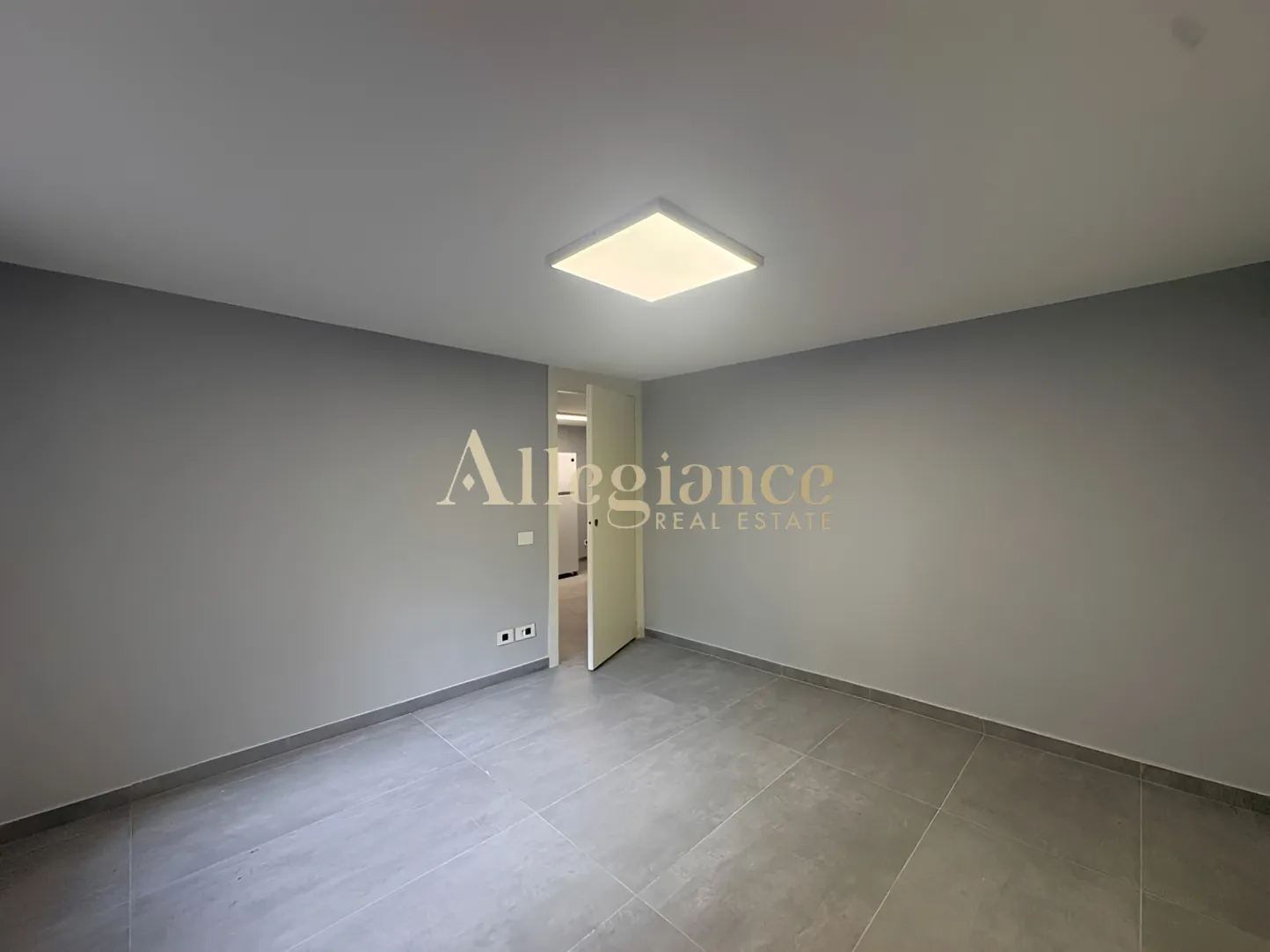 Shop for rent in Badaro