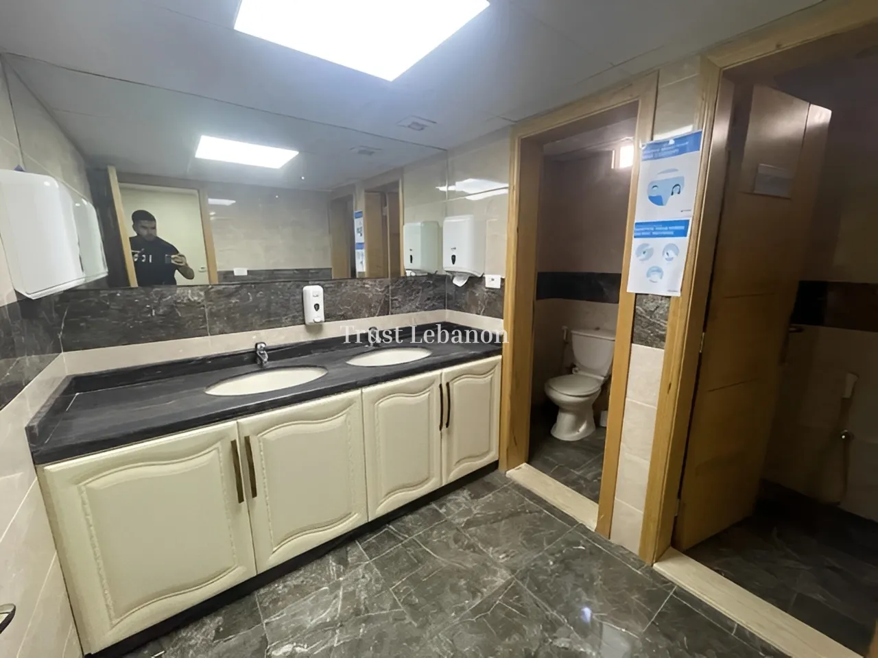 Office for rent in Furn El Chebak, Bayrut, Lebanon