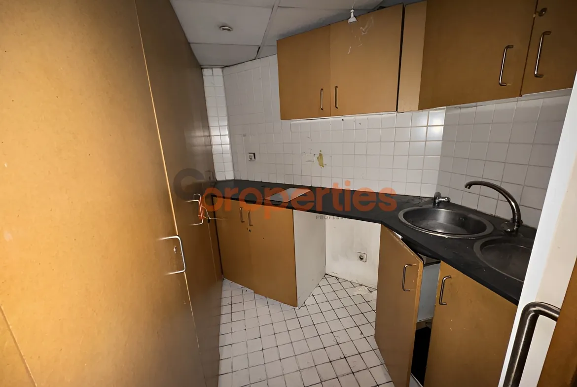 Office for Rent in Forn El Chebbak