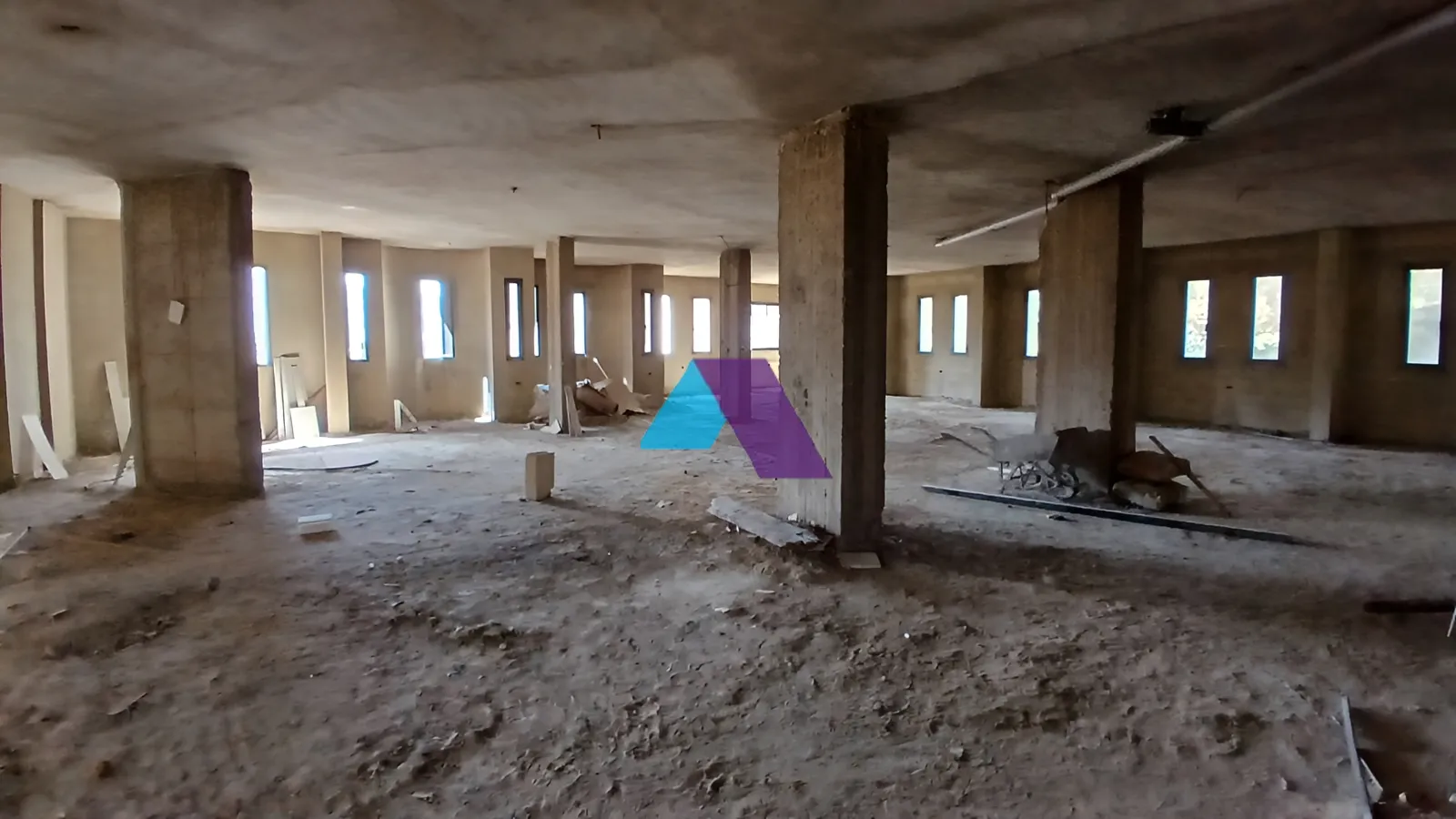 Warehouse for Sale in Ballouneh