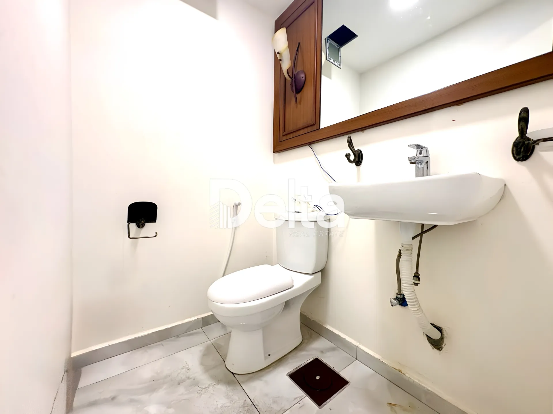 Office for rent in Mar Elias
