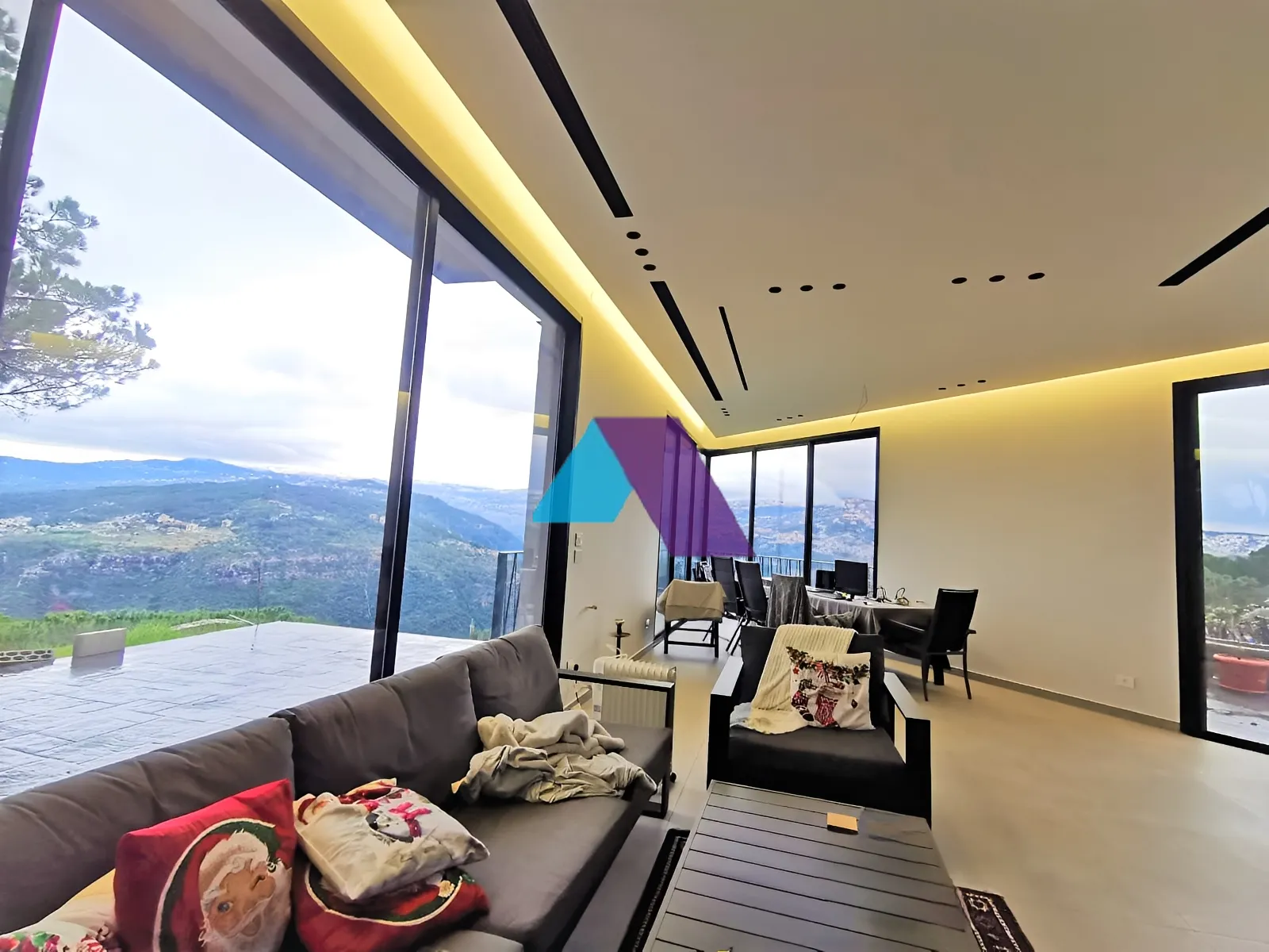 Villa for Sale in Beit Meri - 5 bed, 7 bath