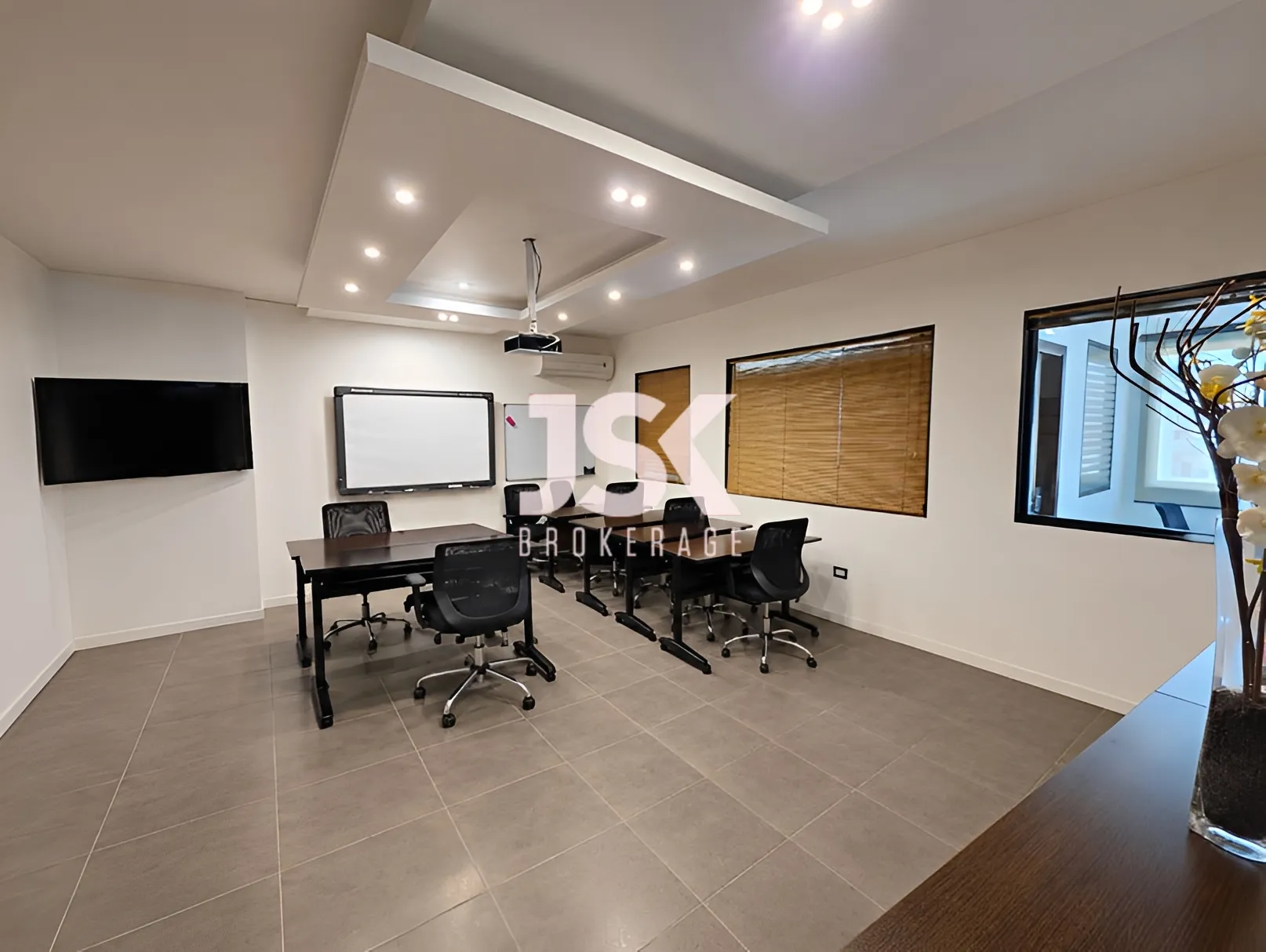 Office for Sale in Hazmieh