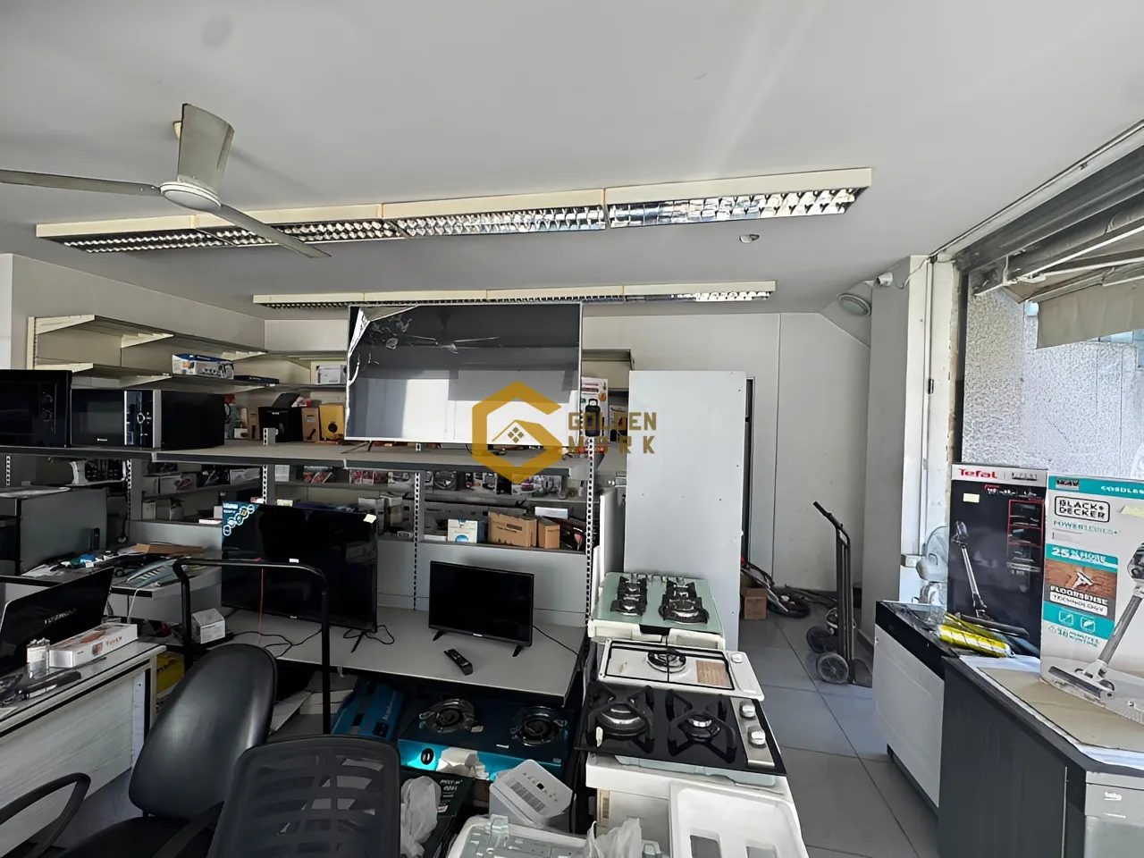 Showroom for rent in Mazraat Yachoua