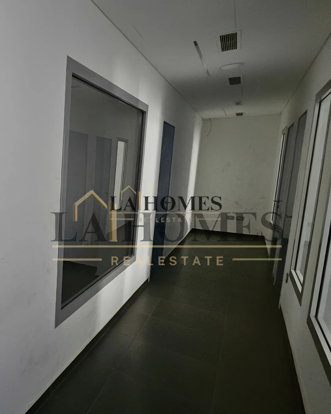 Showroom for rent in Ain El Remmaneh