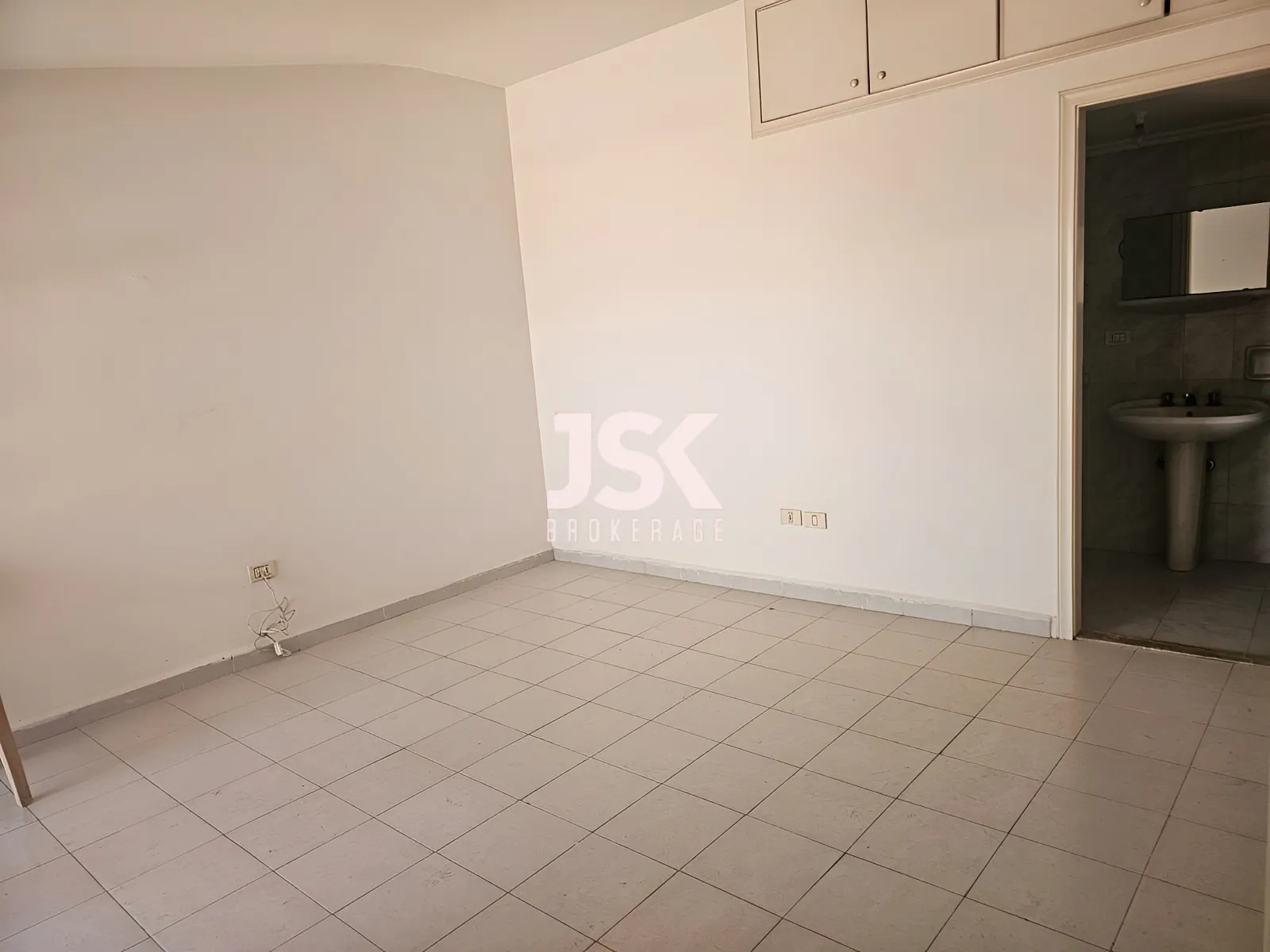 Apartment for Sale in Qornet El Hamra