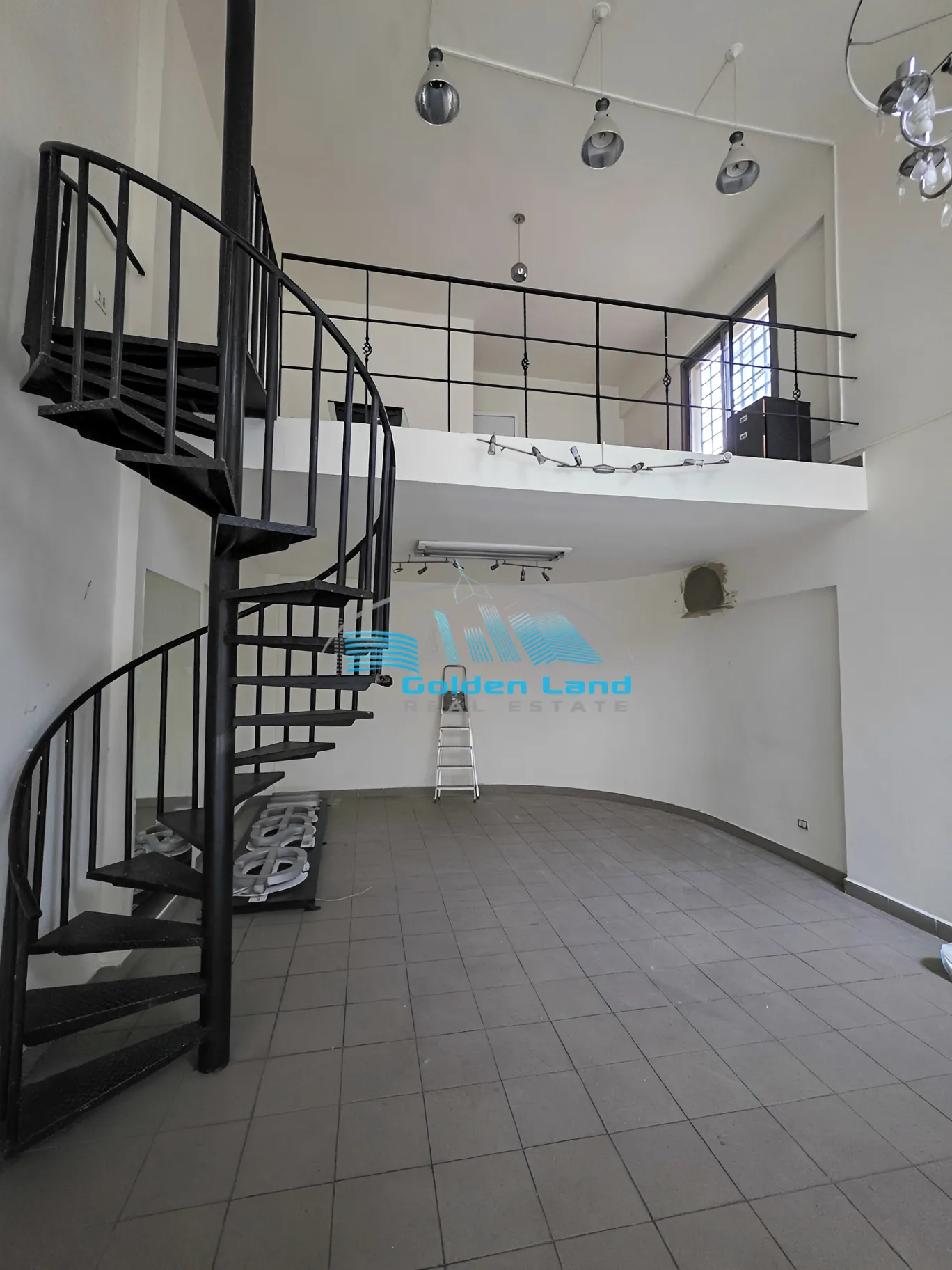 Shop for rent in Mazraat Yachoua, Lebanon