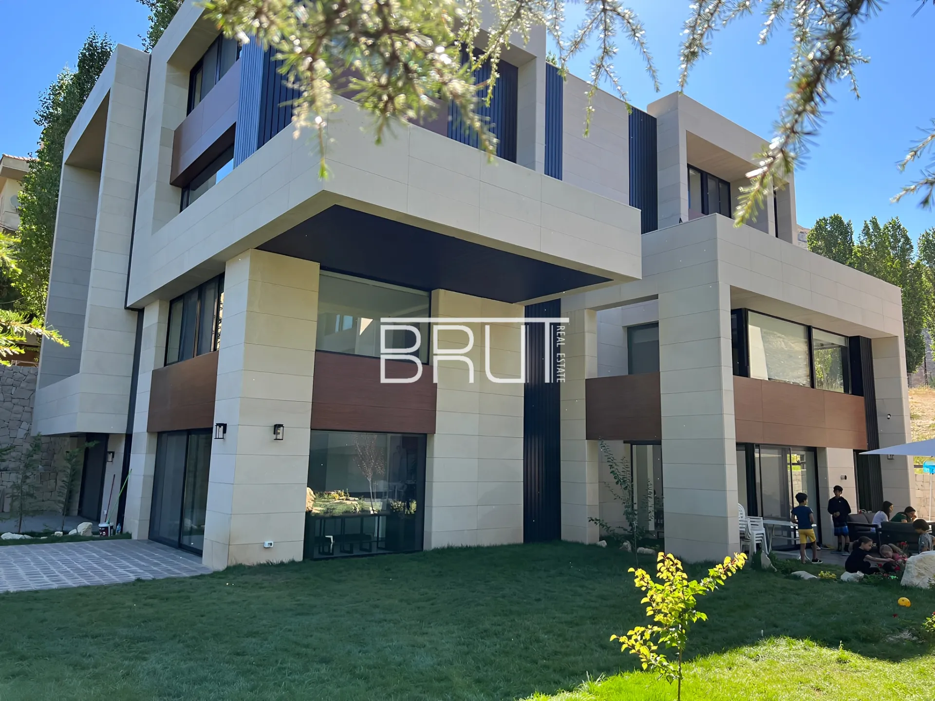 Chalet for Rent in Kfardebian