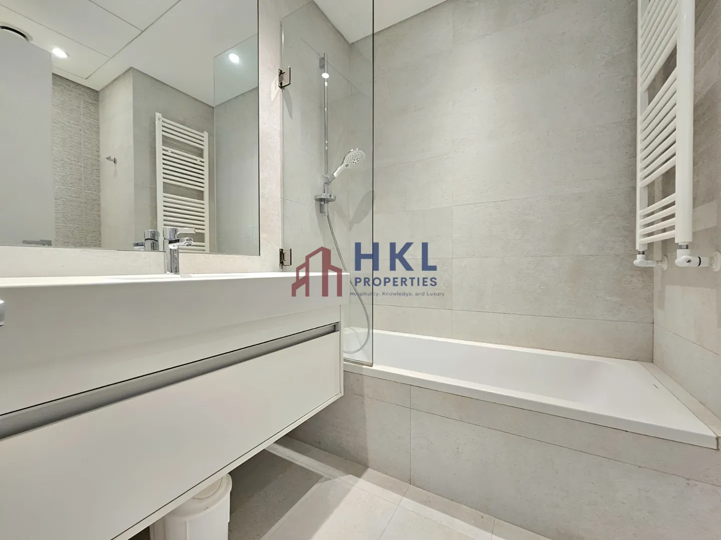 Apartment for rent in Achrafieh, Beirut, Lebanon - 3 bed, 4 bath