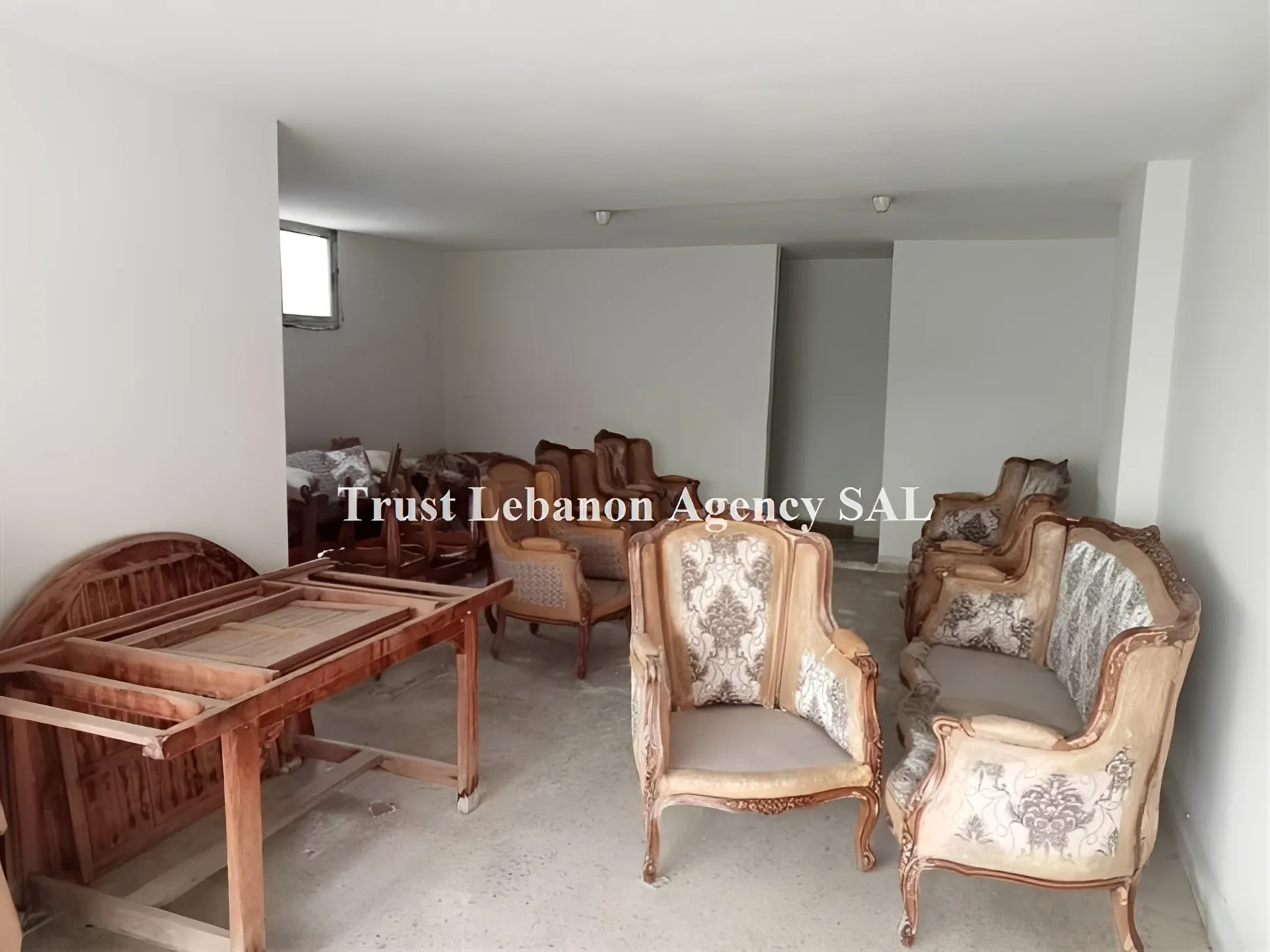 Shop for rent in Metn, Dekweneh