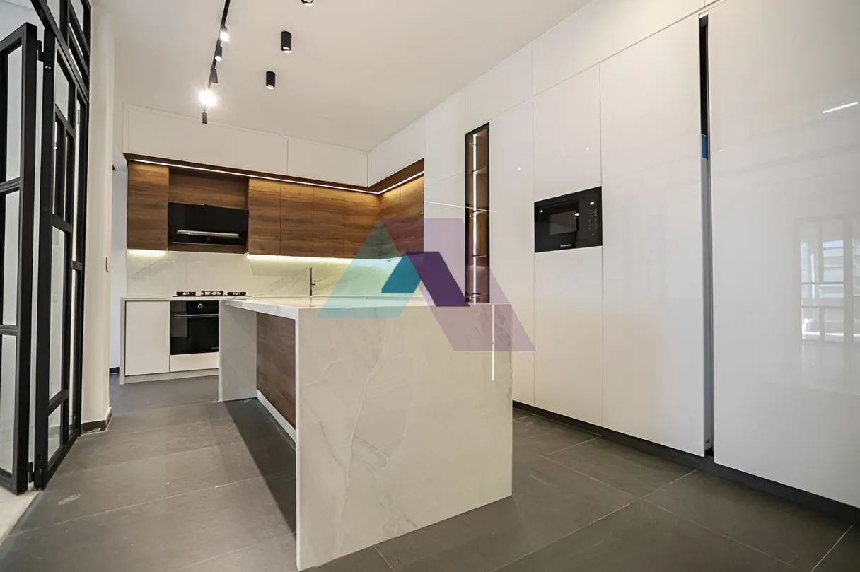 Apartment for sale in Kraytem, Beirut, Lebanon - 3 bed, 4 bath