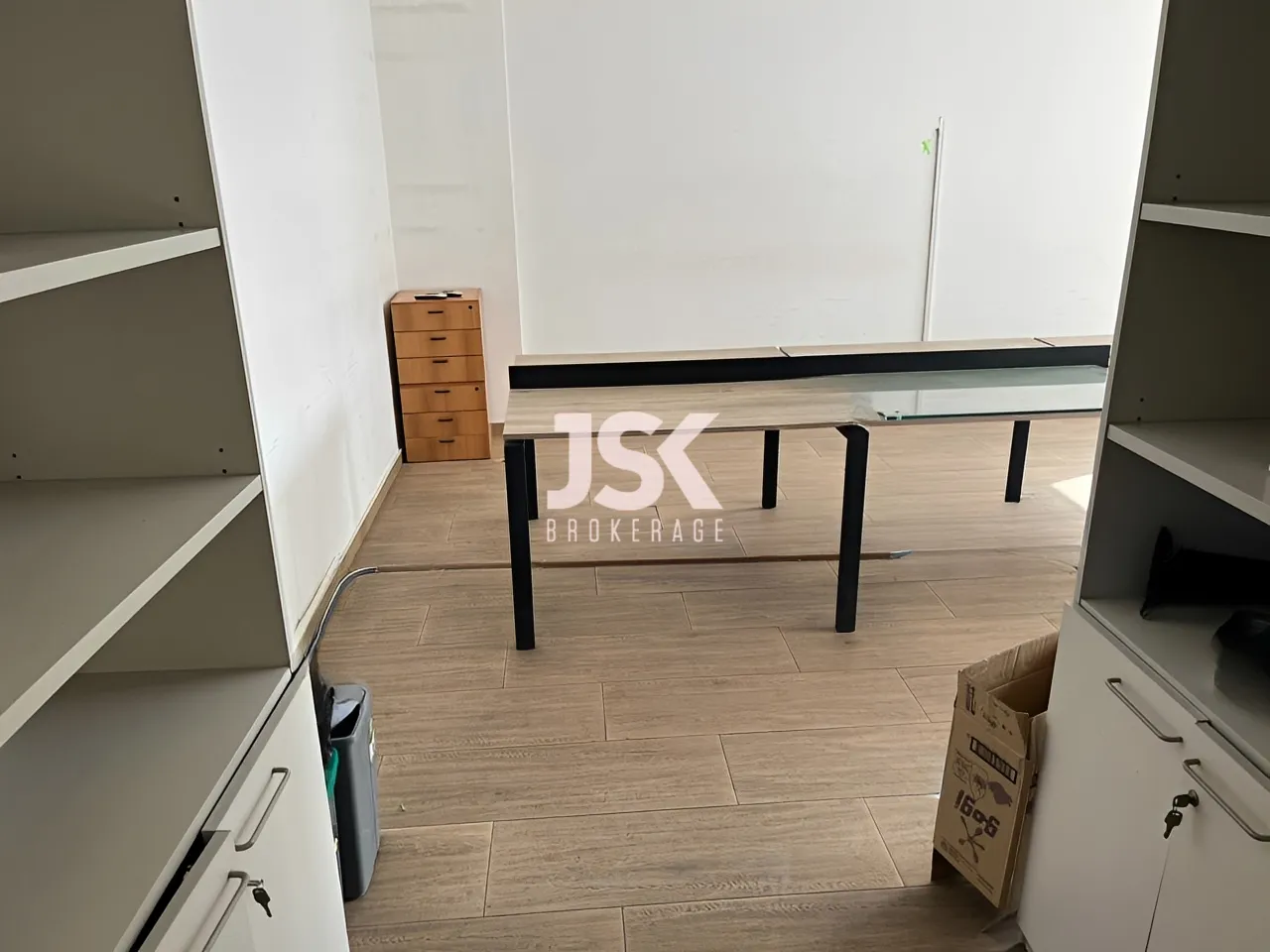 Office for Rent in Ras