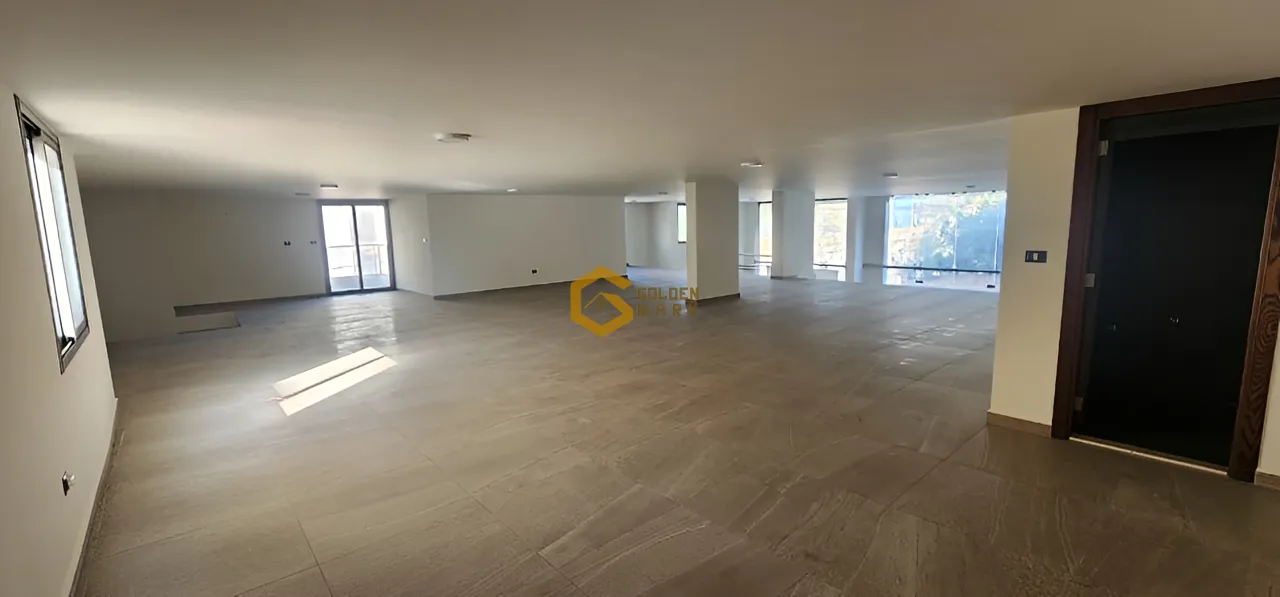 Showroom for sale in Beit Meri