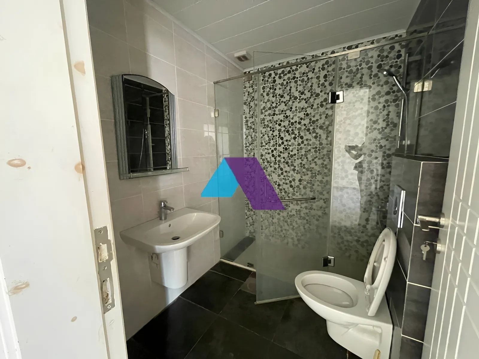 Apartment for Sale in Ain Al Mraiseh