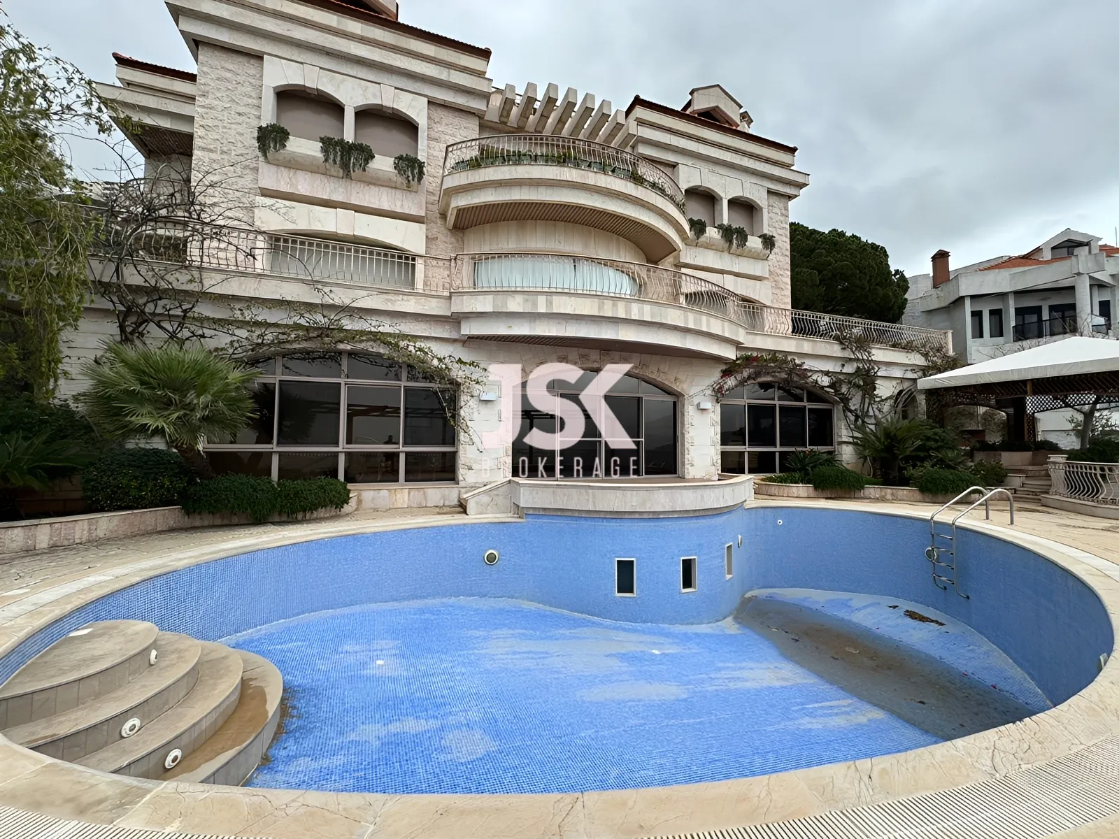 Villa for Sale in Montiverdi