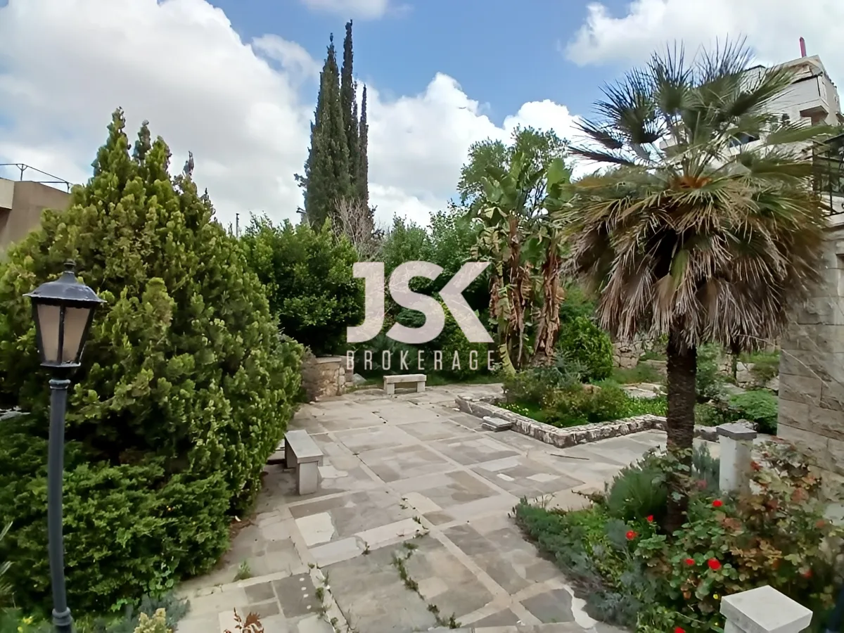 Villa for Sale in Qornet El Hamra, Lebanon - 6 bed, 8 bath