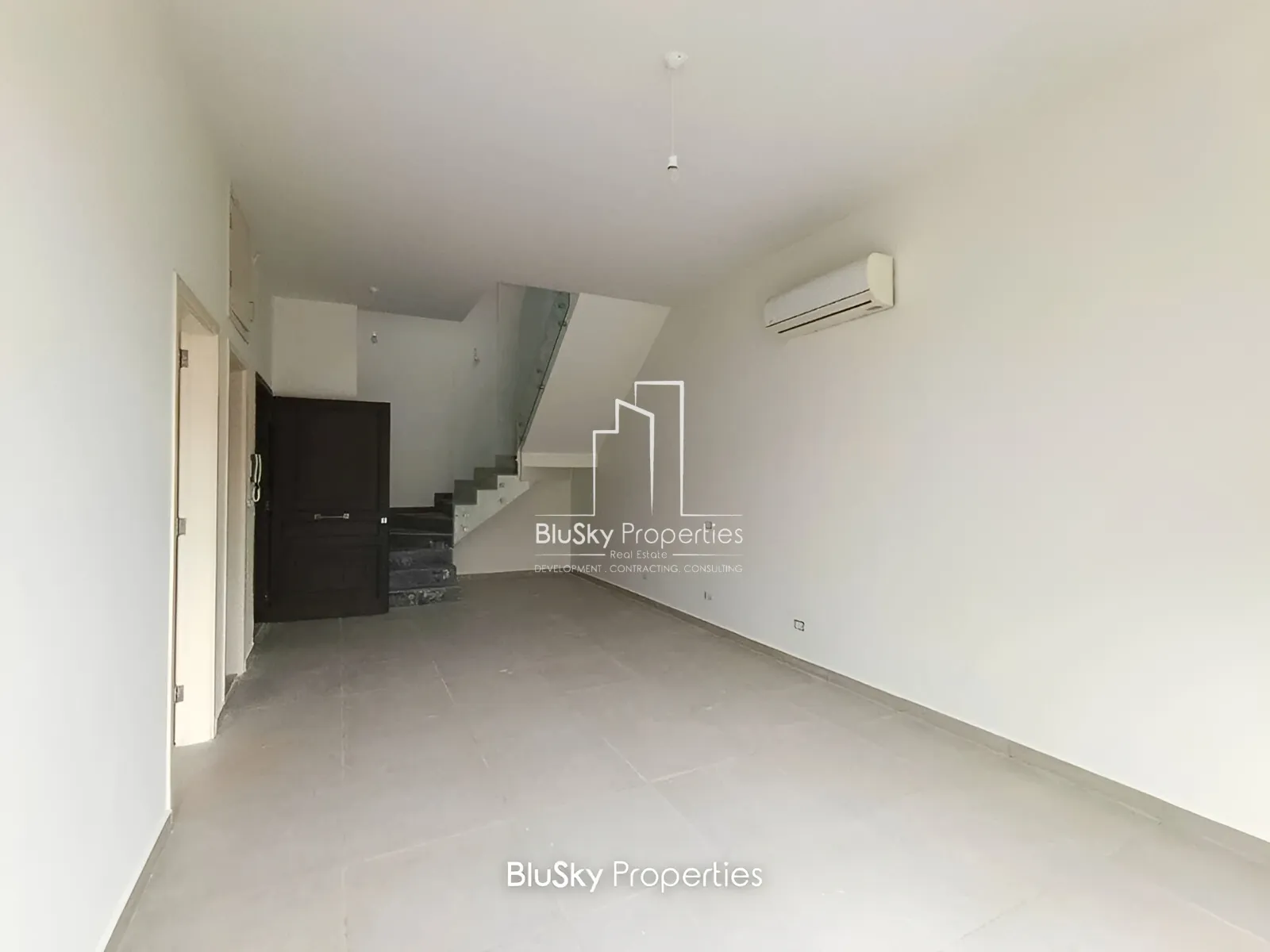 Duplex for Sale in Bouar - 3 bed, 3 bath