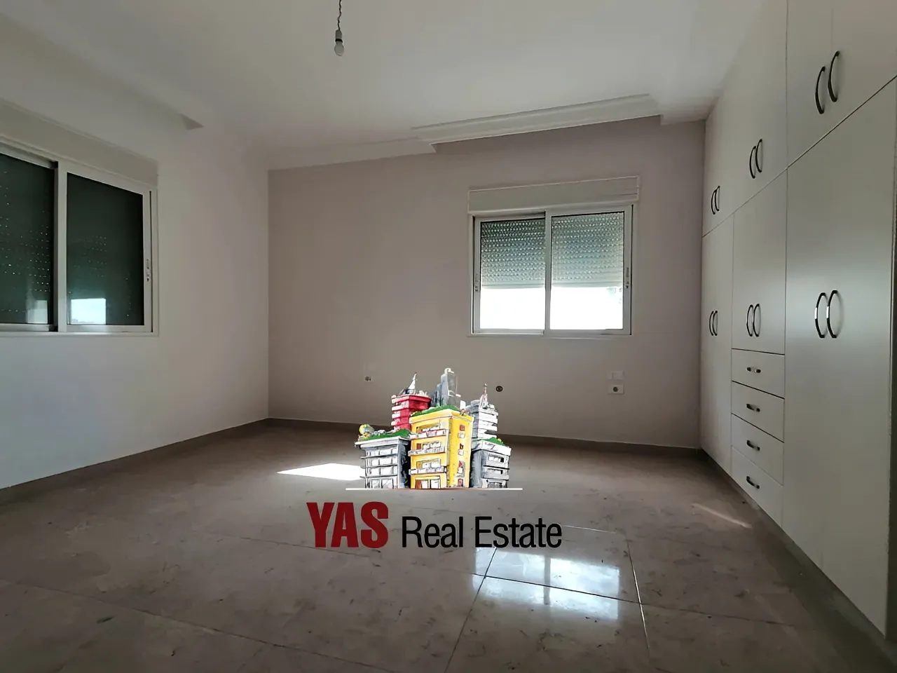 Apartment for Sale in Haret Sakhr - 4 bed, 5 bath