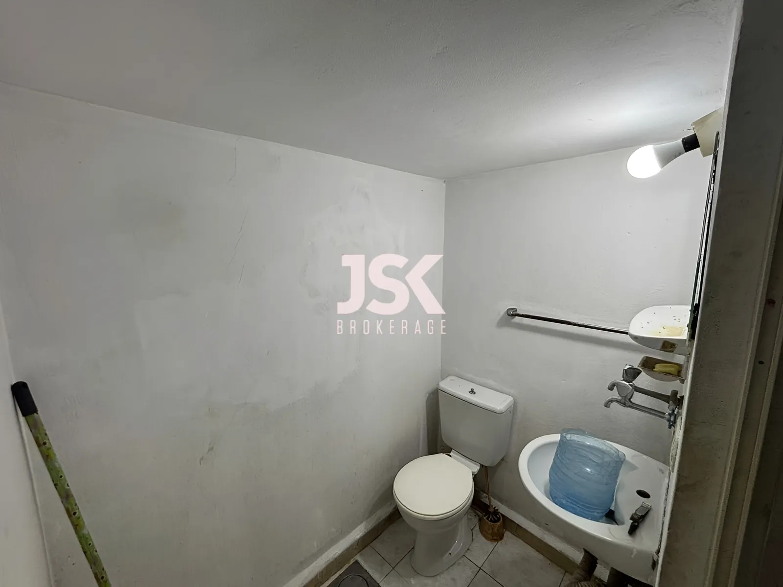 Shop for Sale in Sabtiyeh