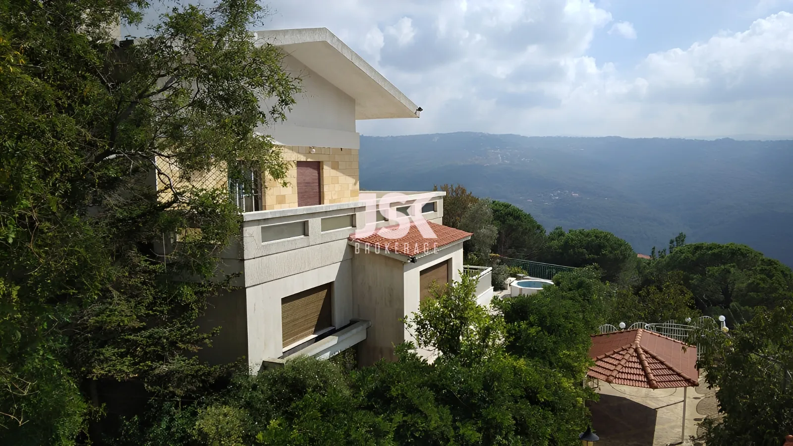 Villa for rent in Baabdat