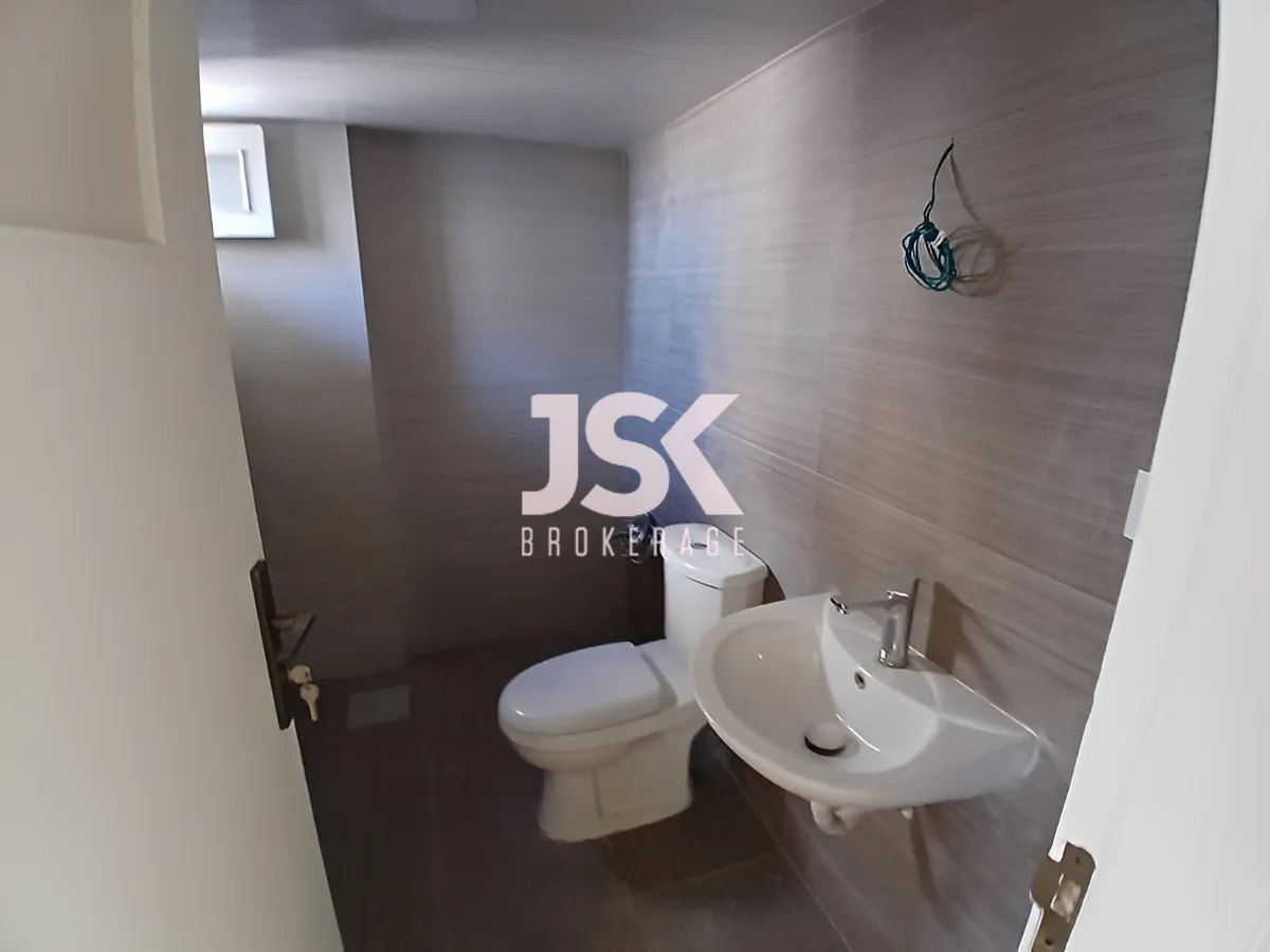 Office for rent in Daoura