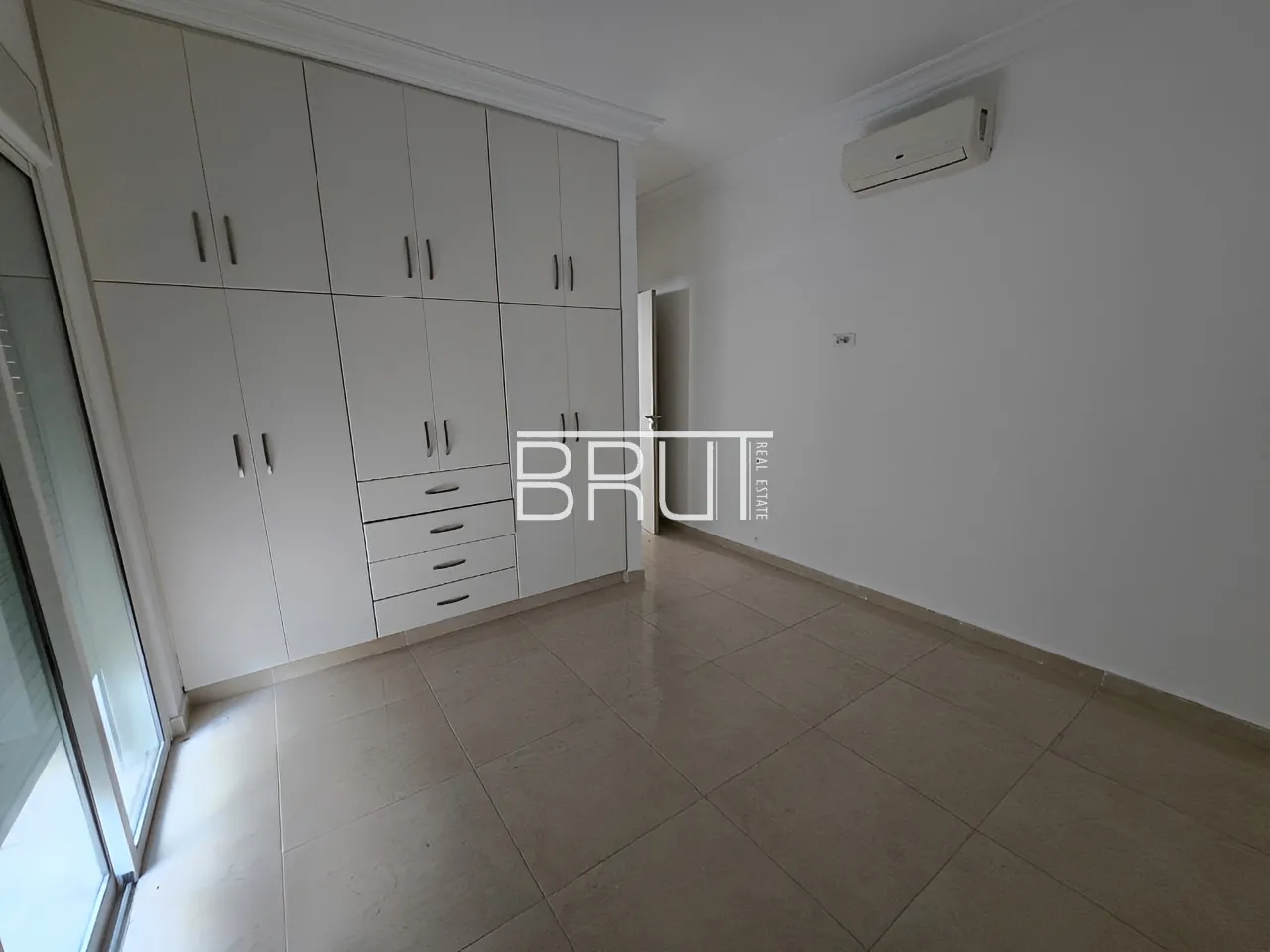 Apartment for Sale in Haret Sakher