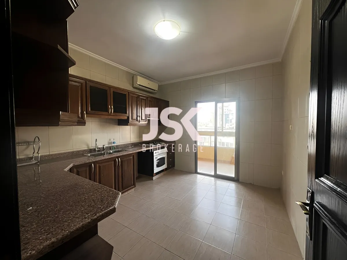 Office for rent in Forn El Chebbak