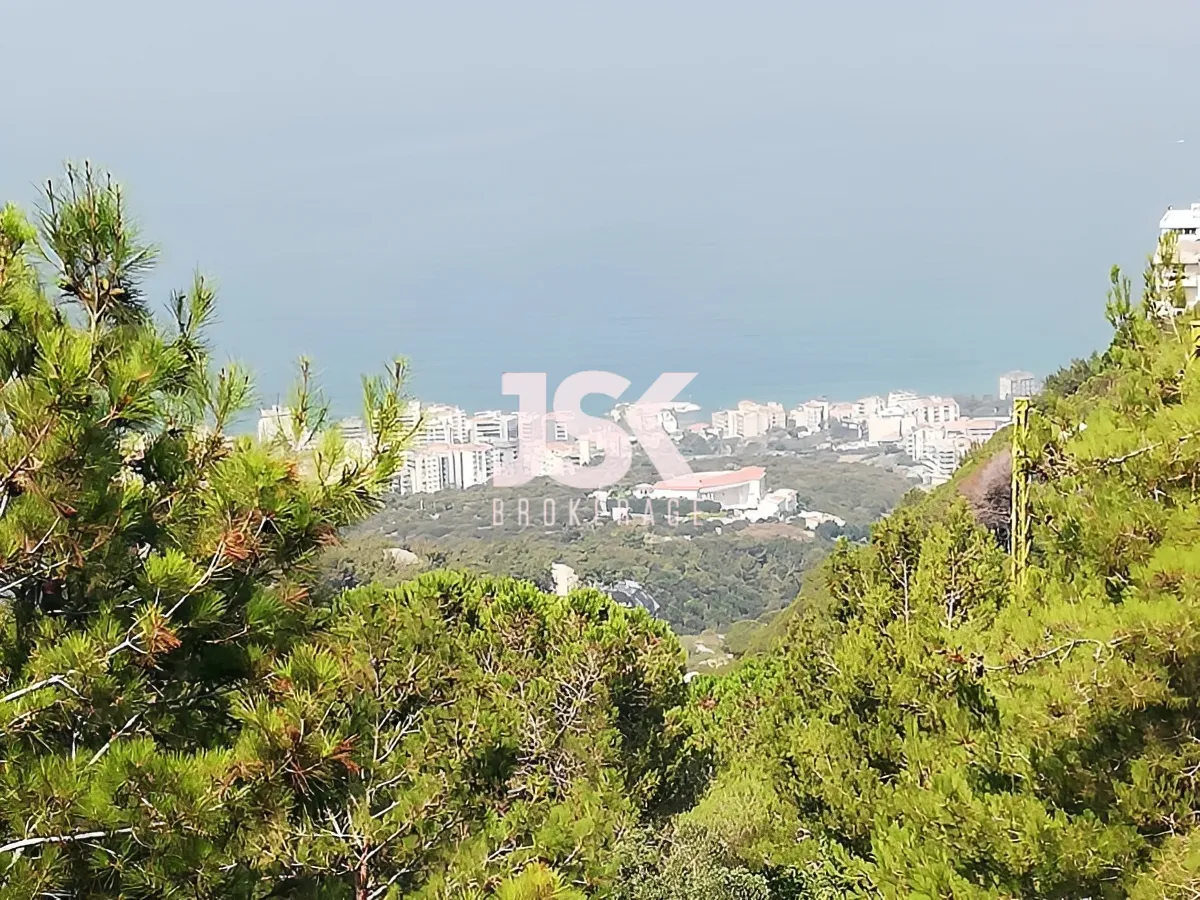 Villa for Sale in Chnaneir, Lebanon - 4 bed, 6 bath