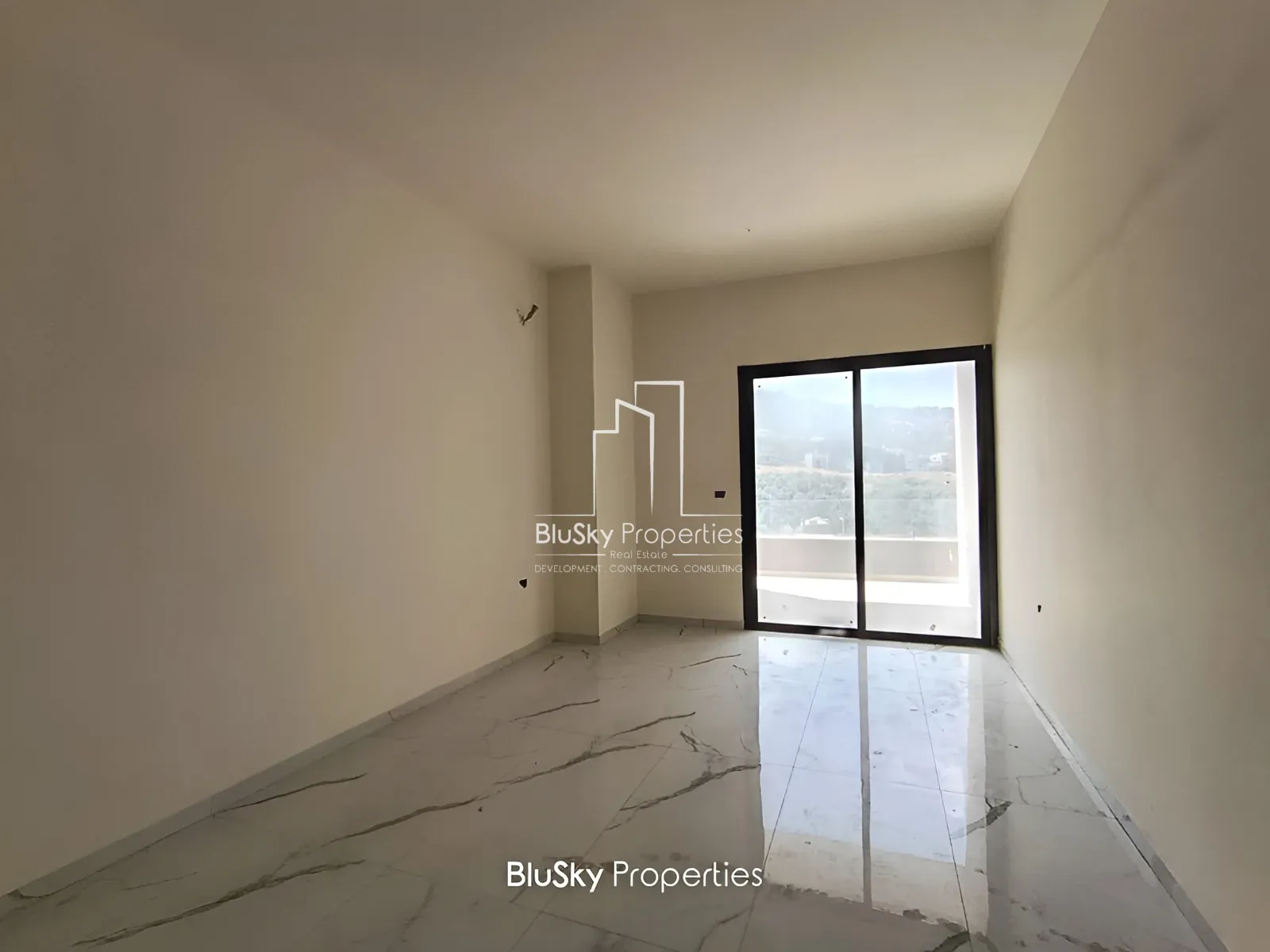 Duplex for Sale in Bouar - 3 bed, 3 bath