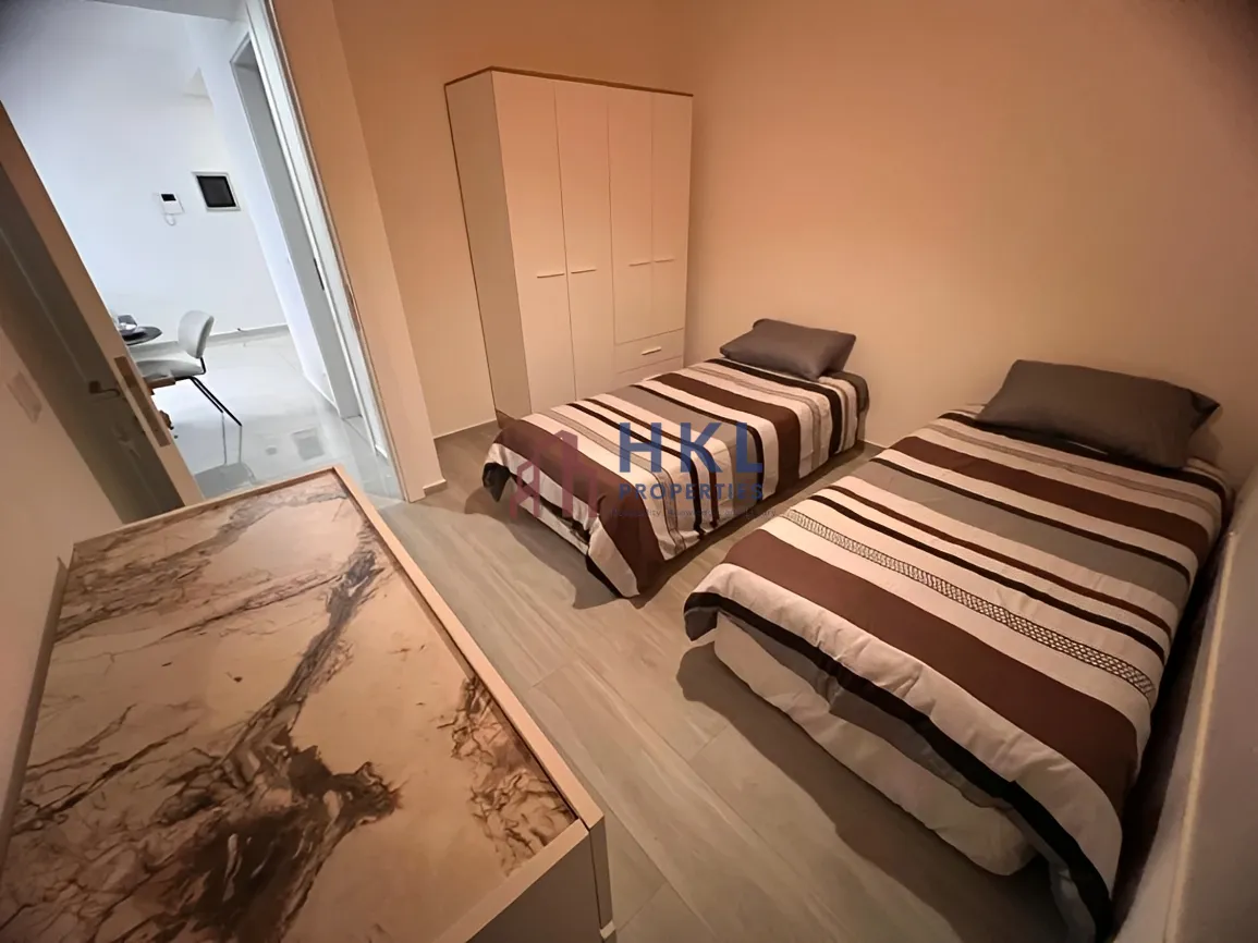 Apartment for rent in Hamra, Beirut, Lebanon - 2 bed, 2 bath