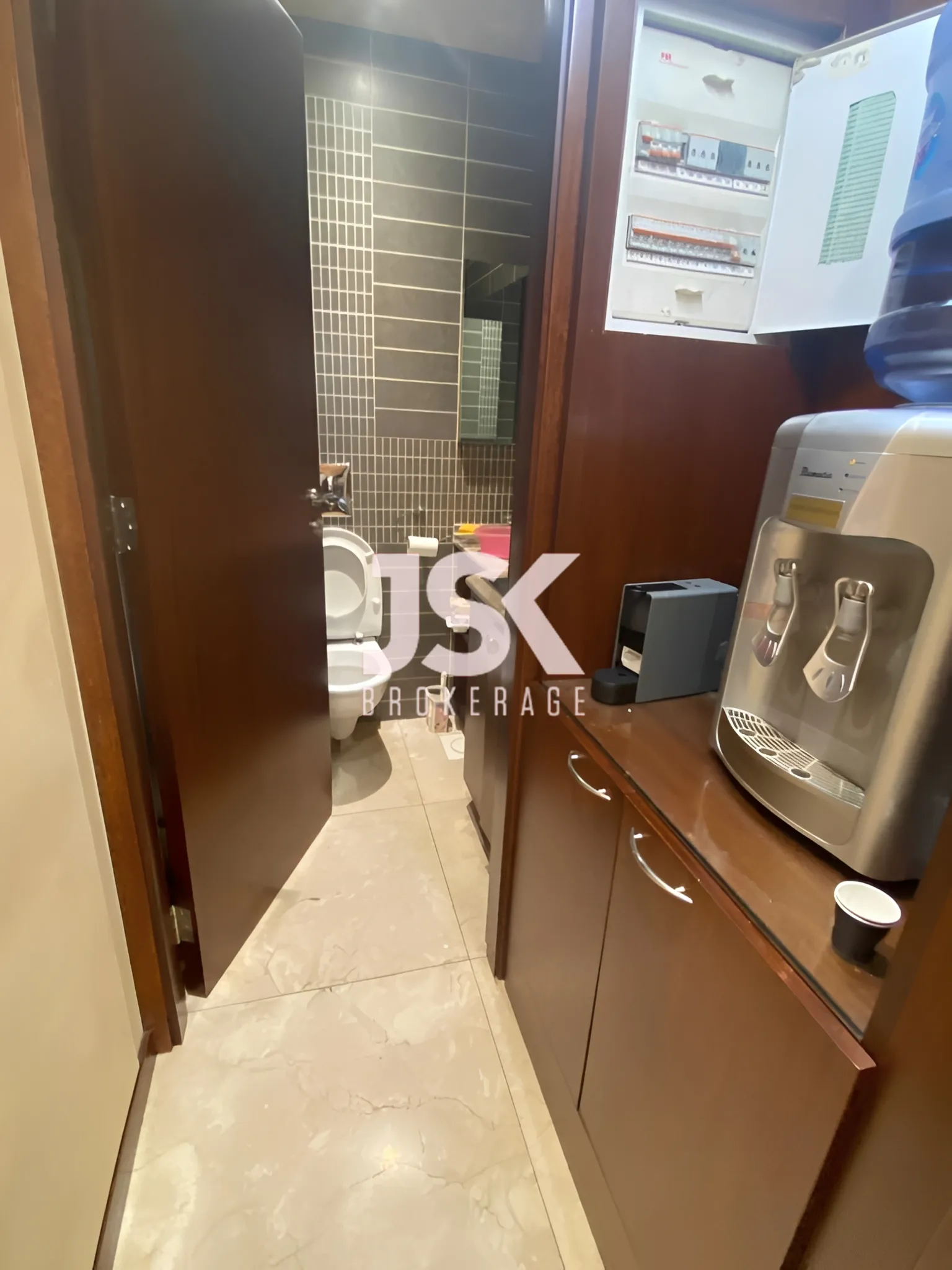 Office for sale in Zalqa