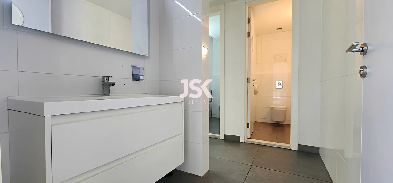 Office for Rent in Horch Tabet