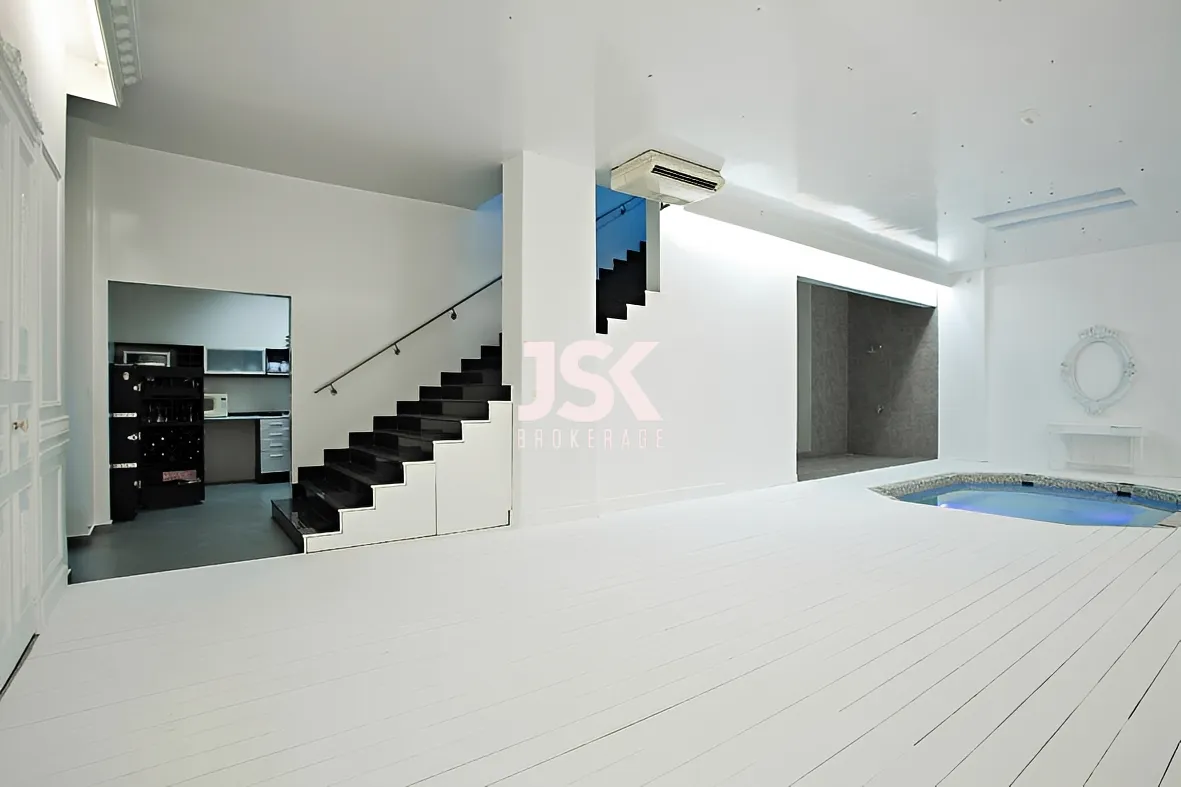 Office for Sale in Horch Tabet