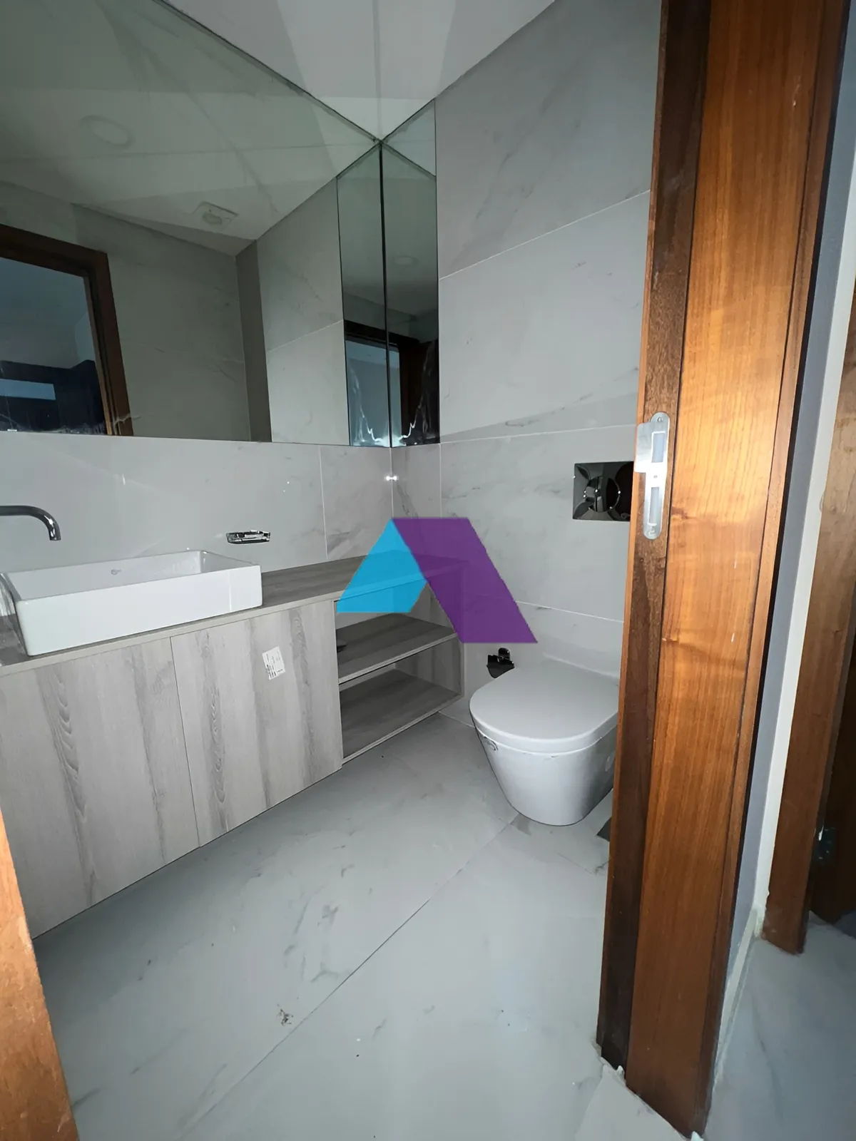 Apartment for Sale in Geitawi - 3 bed, 4 bath