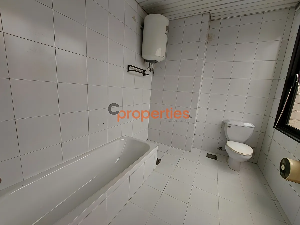 Office for Sale in Zalqa